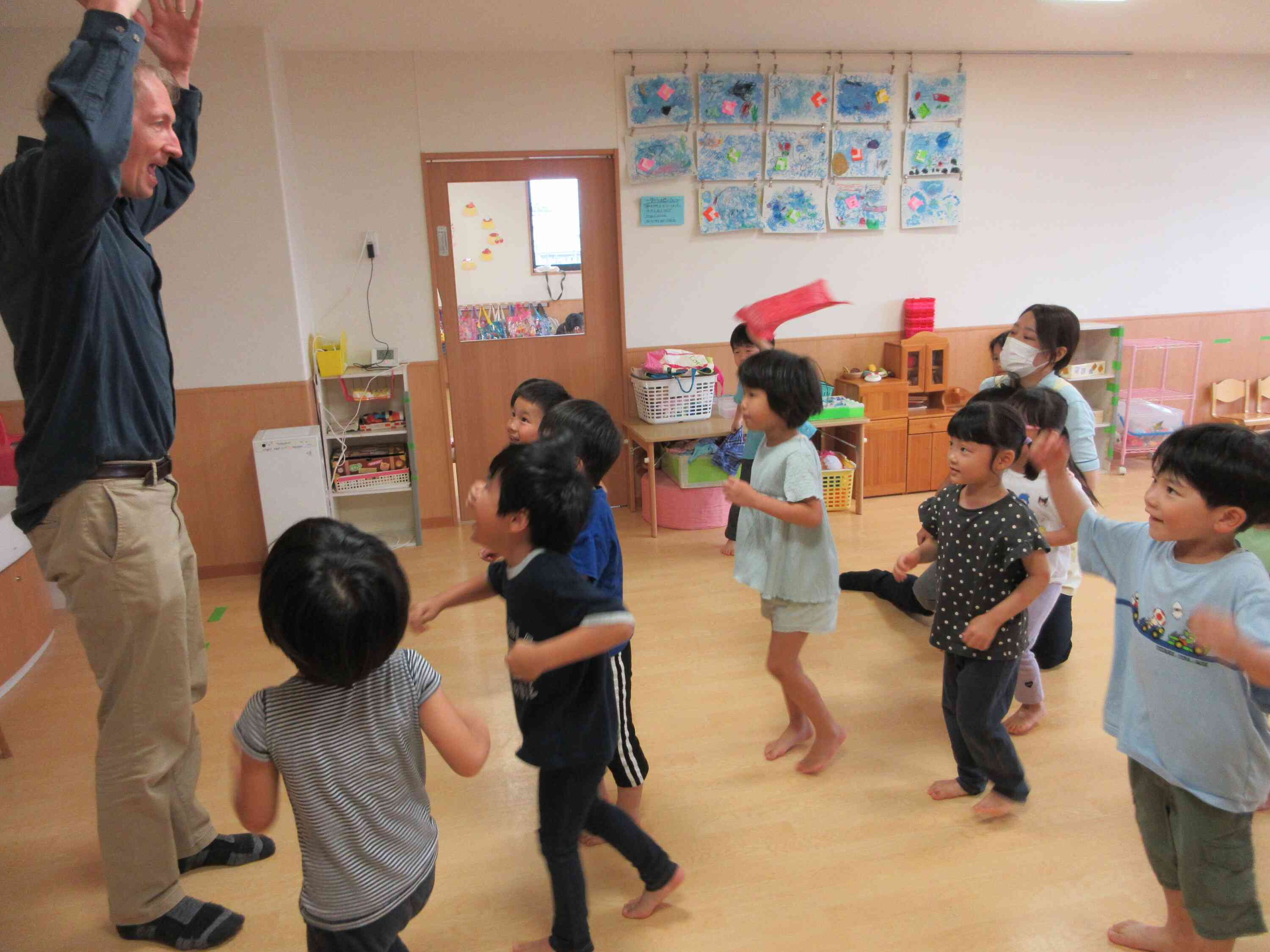 Head shoulders knees and toes♪