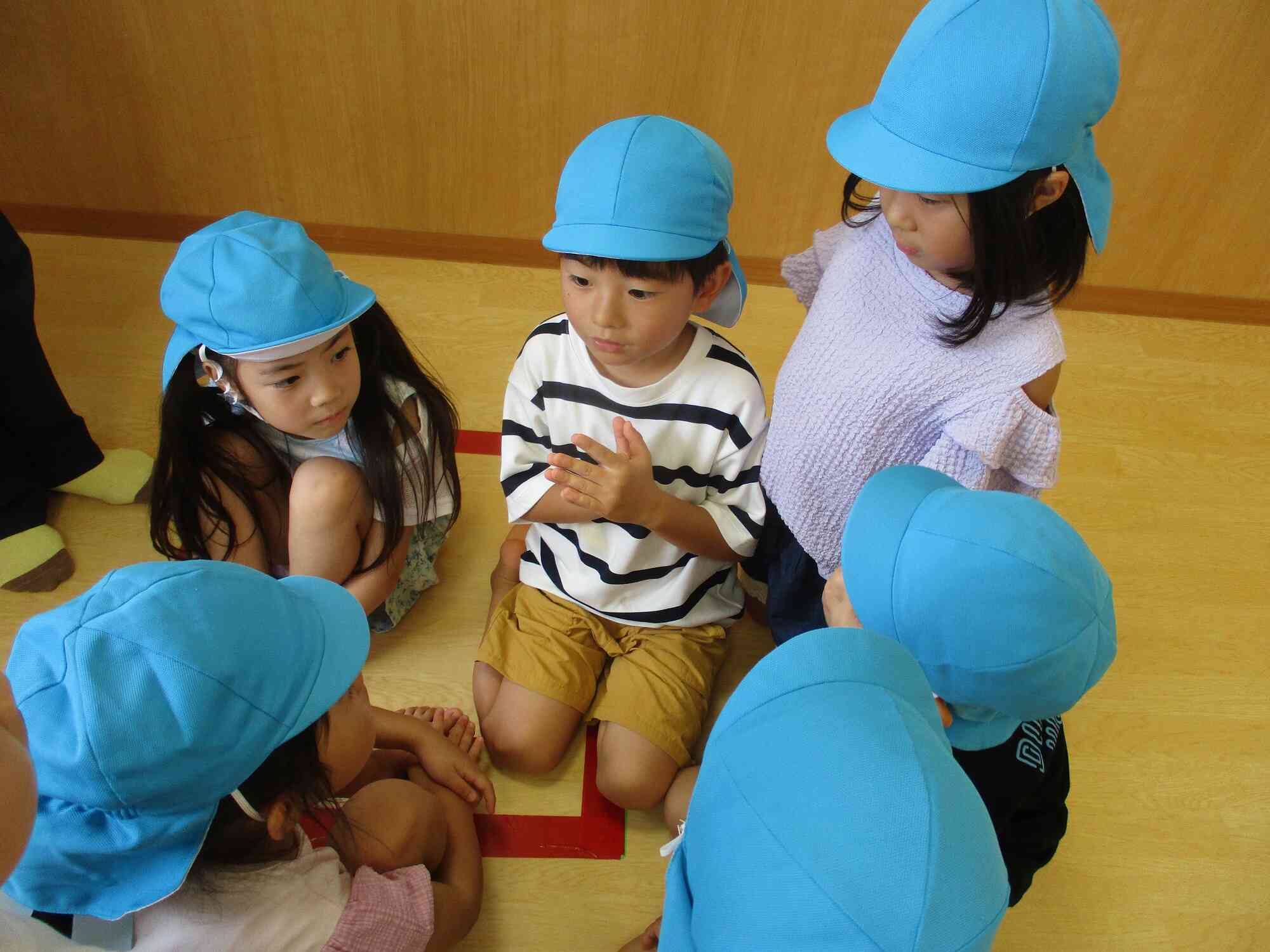 真剣に作戦会議しています。