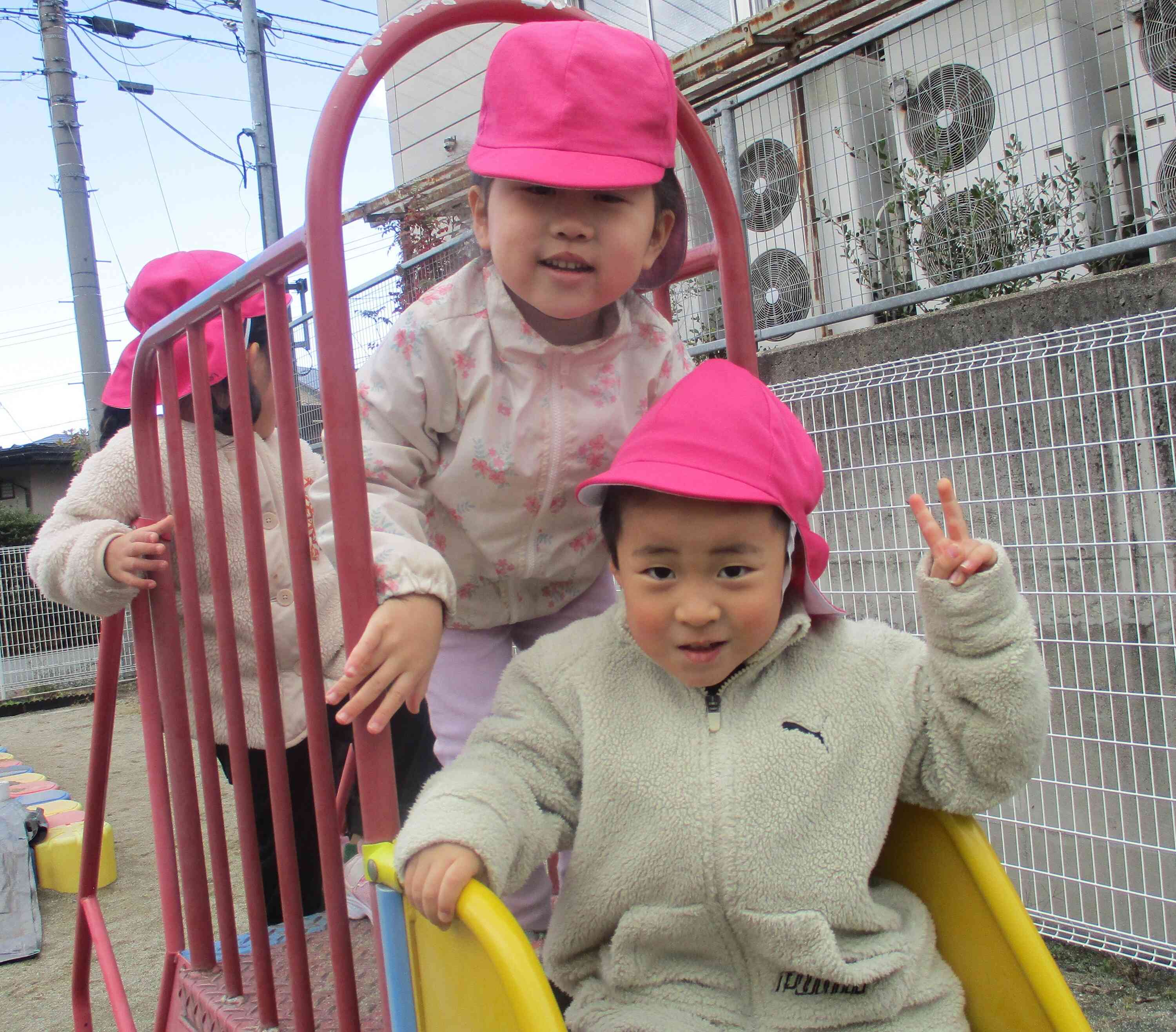 ～秋、晴れた日の園庭遊び～りす組（３歳児）～