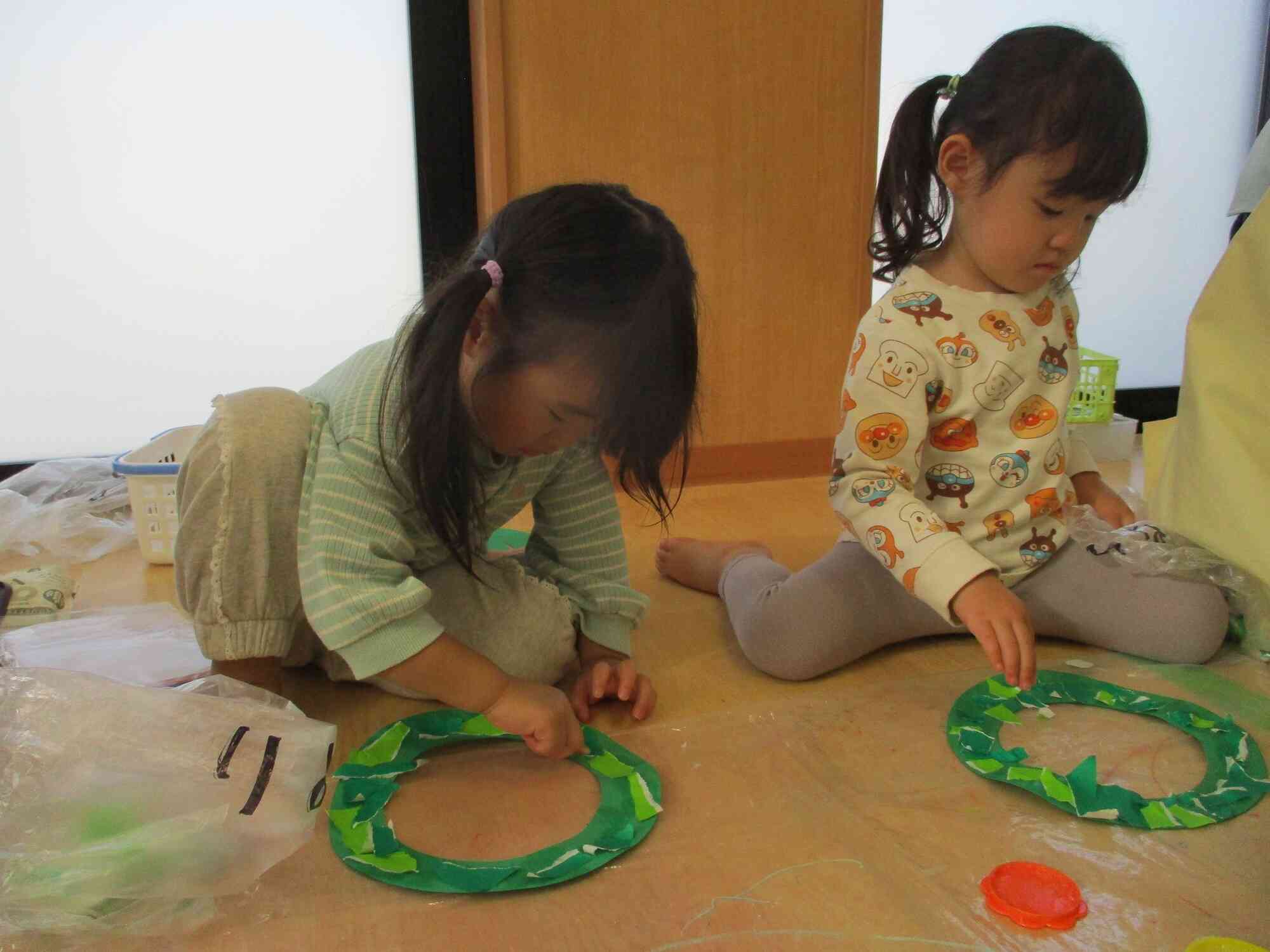 リースも飾りつけ！