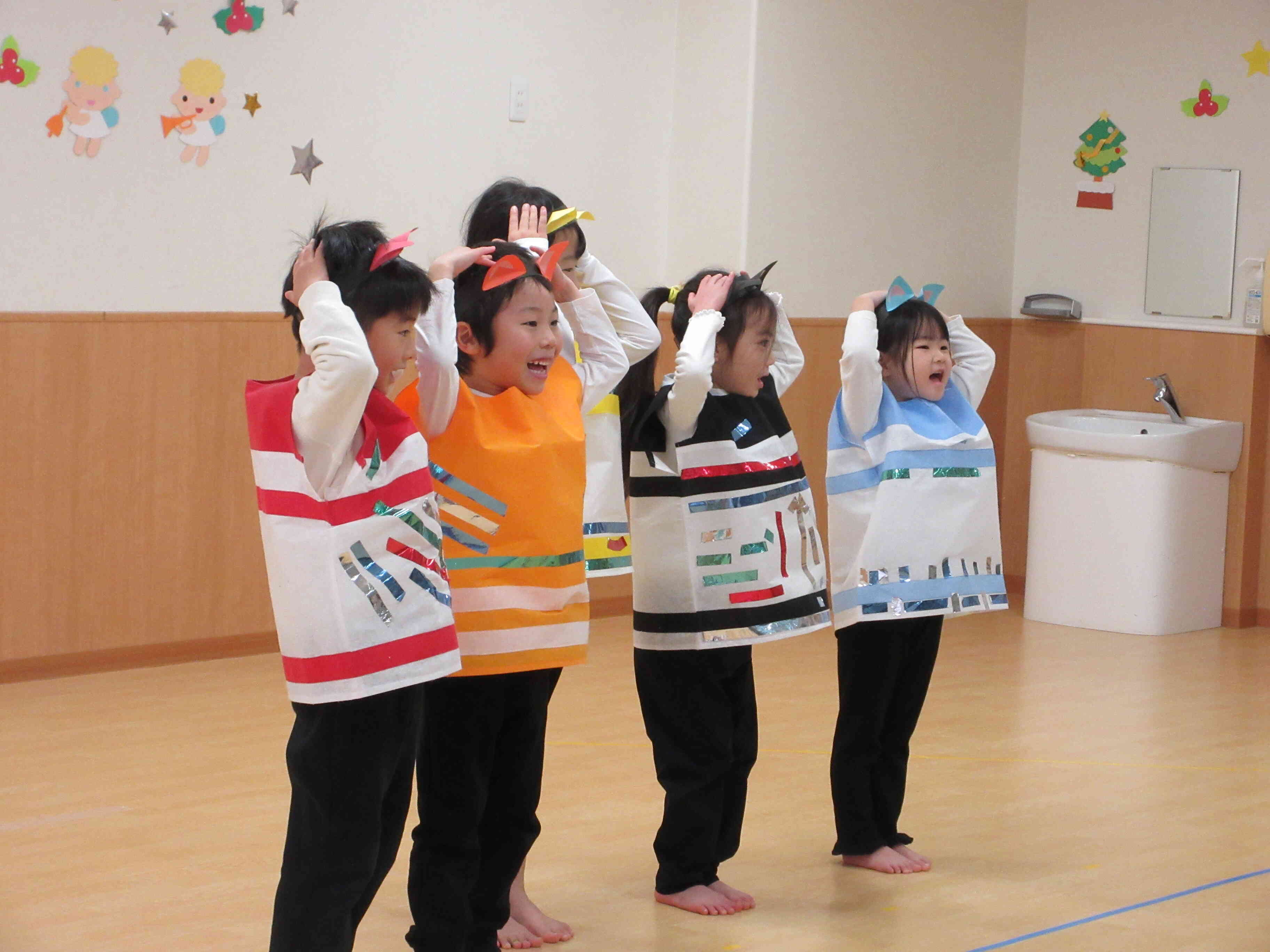 英語ねこは、みんなで英語でやり取りをしたり、英語で歌を歌っていました！