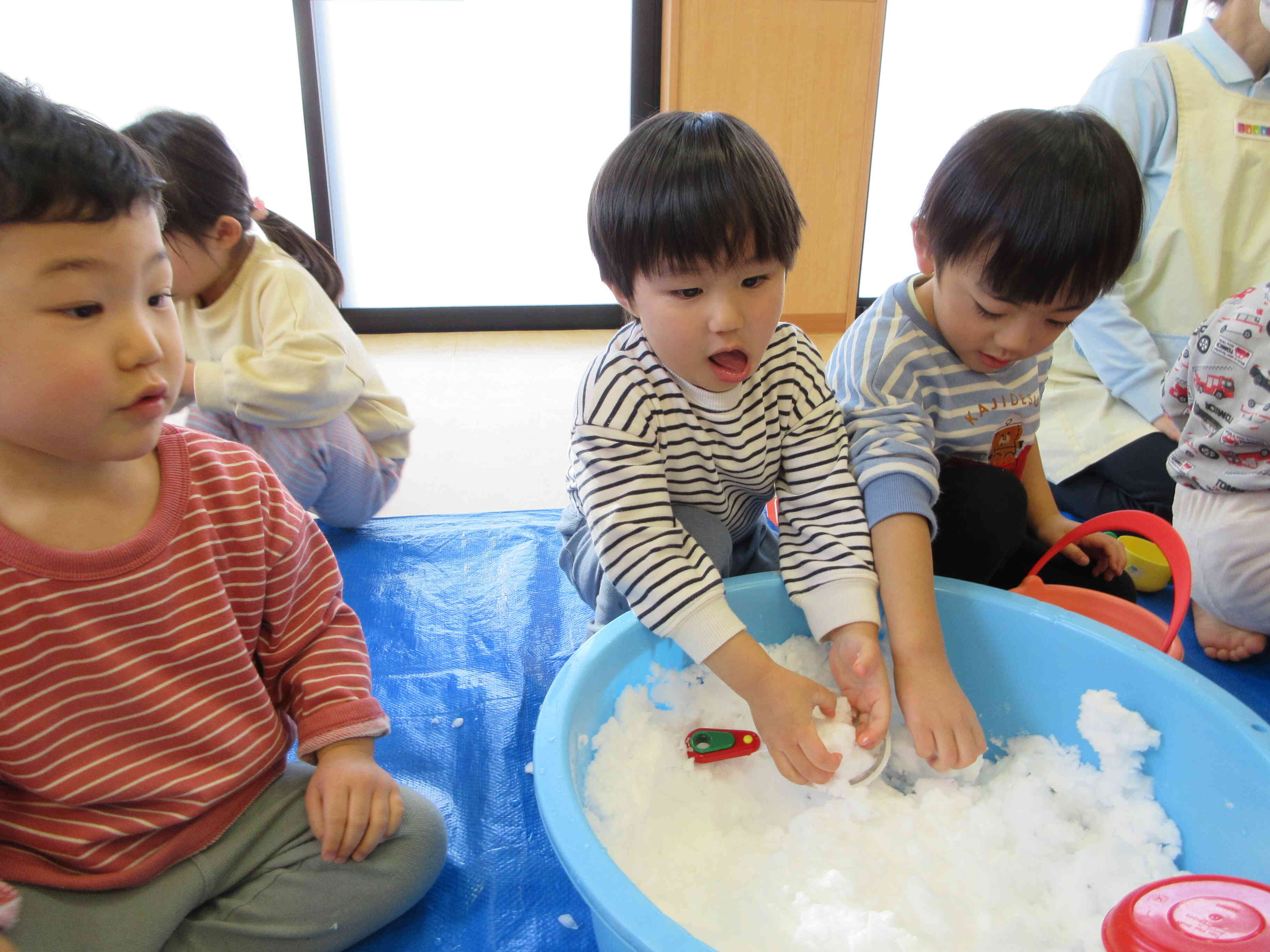 冷たいね～！～２歳児　うさぎ組～