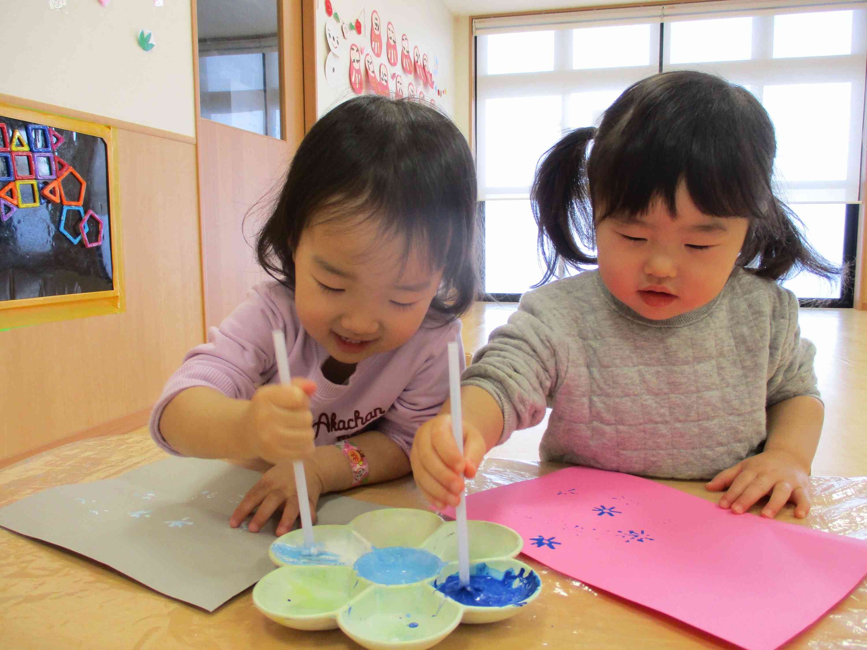ストロースタンプ遊び　～1歳児あひる組～