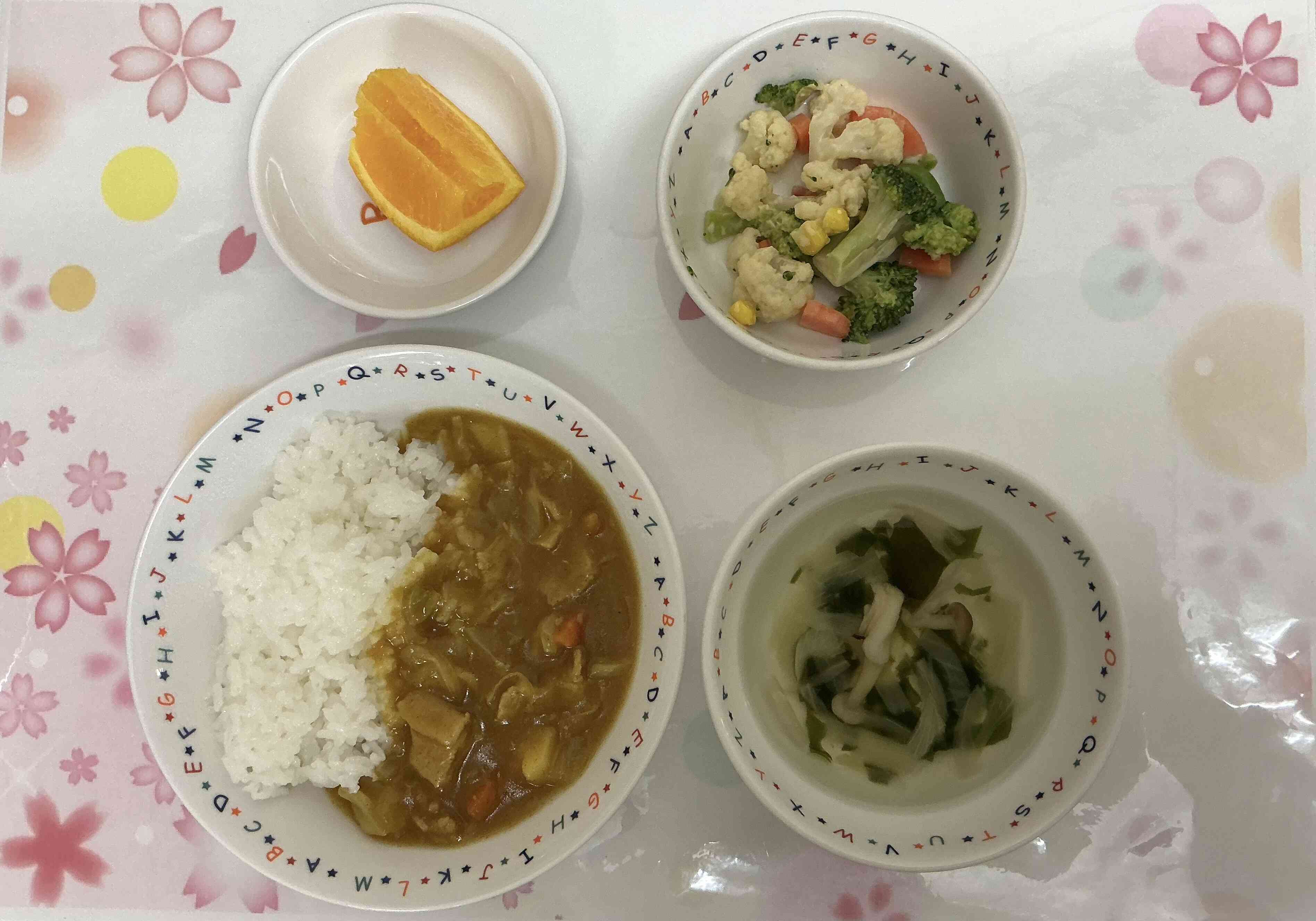 『4月の誕生会給食は〜？』