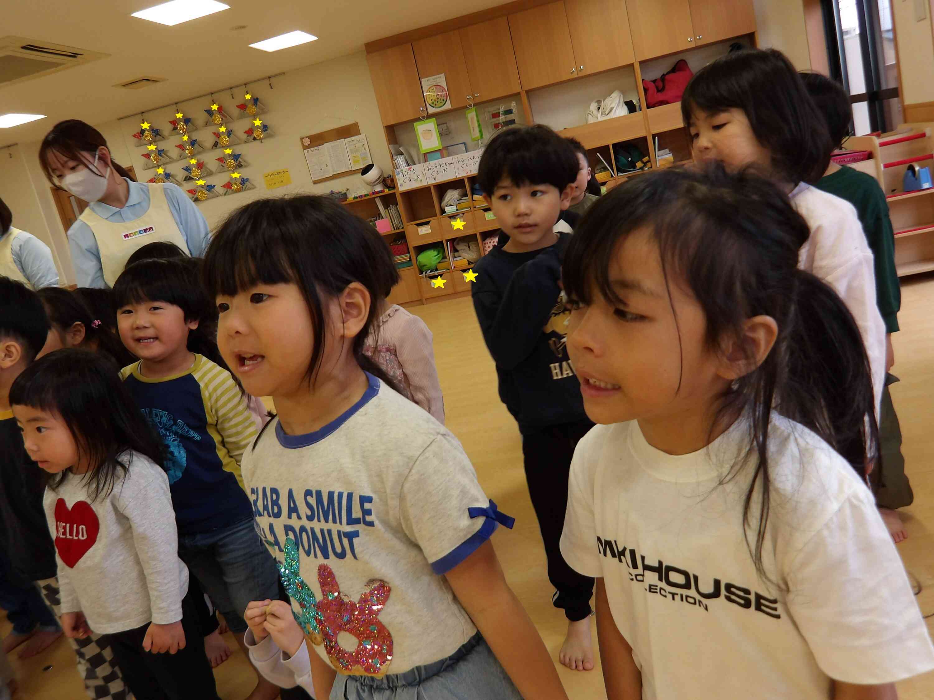 やねよ～り　た～か～い　こいの～ぼ～り～♪