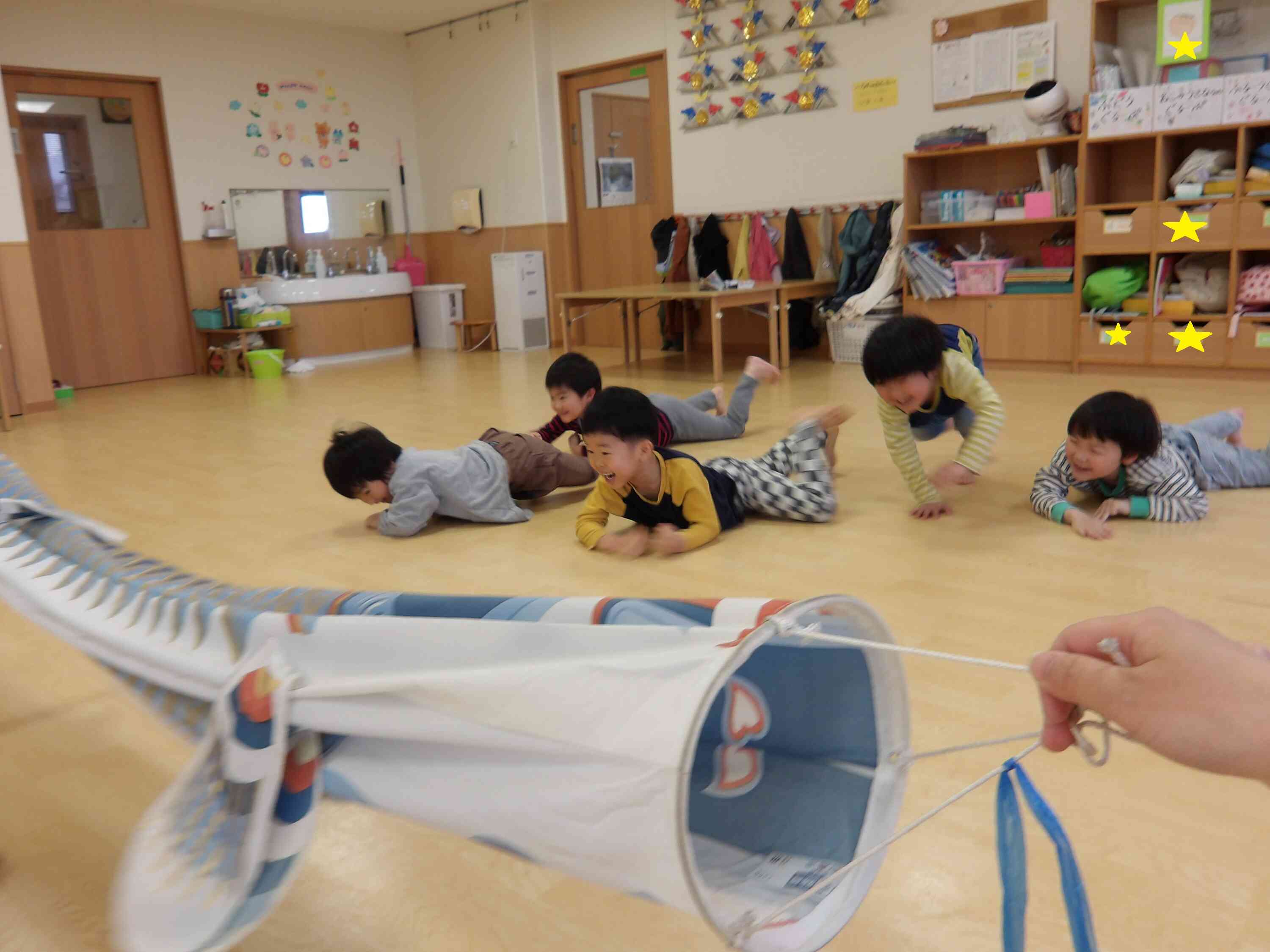 こいのぼりで遊ぼう！～４・５歳児　ぱんだ組きりん組～