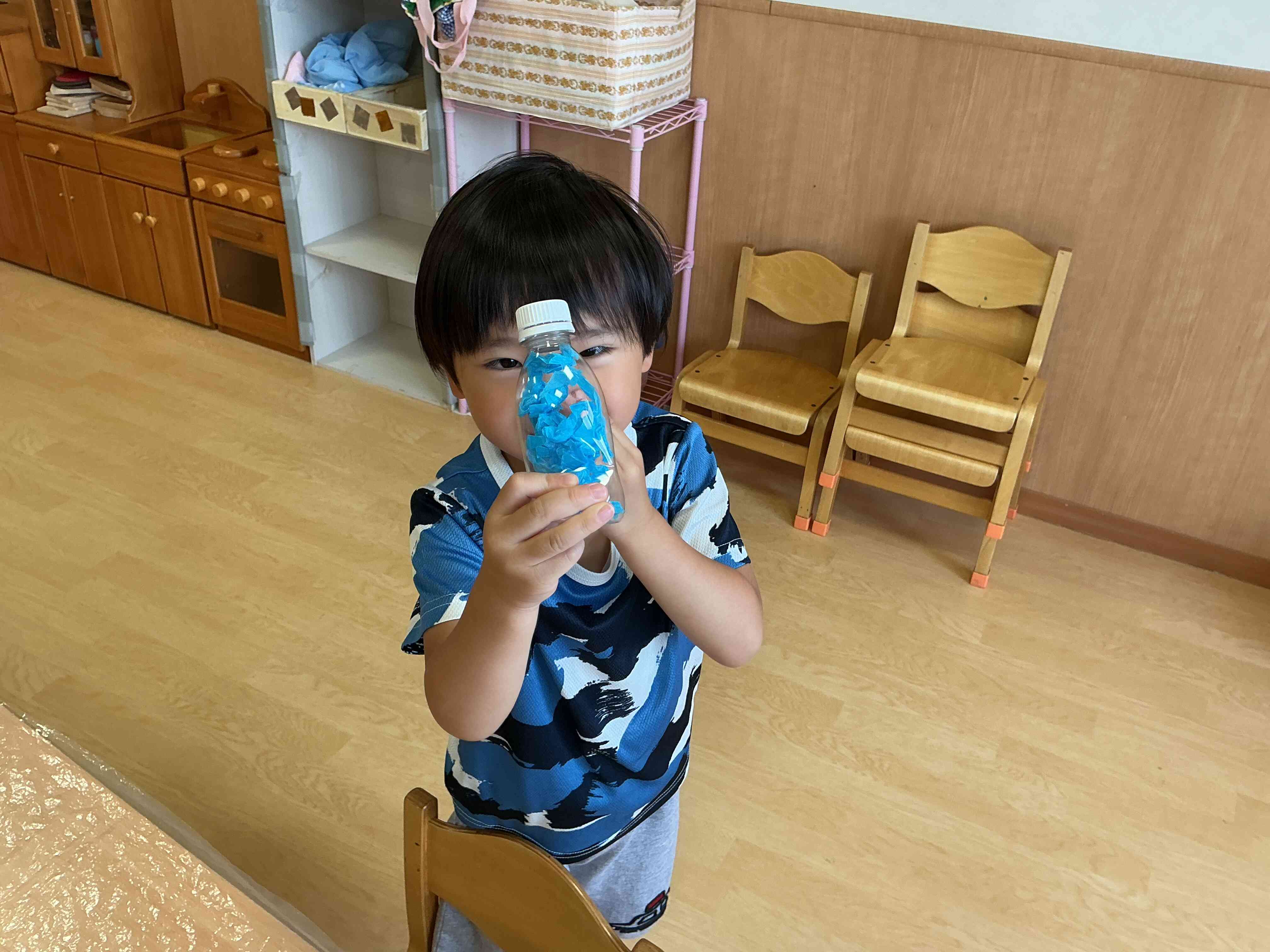 お部屋の中で色水遊び～ぱんだ組（４歳児）～