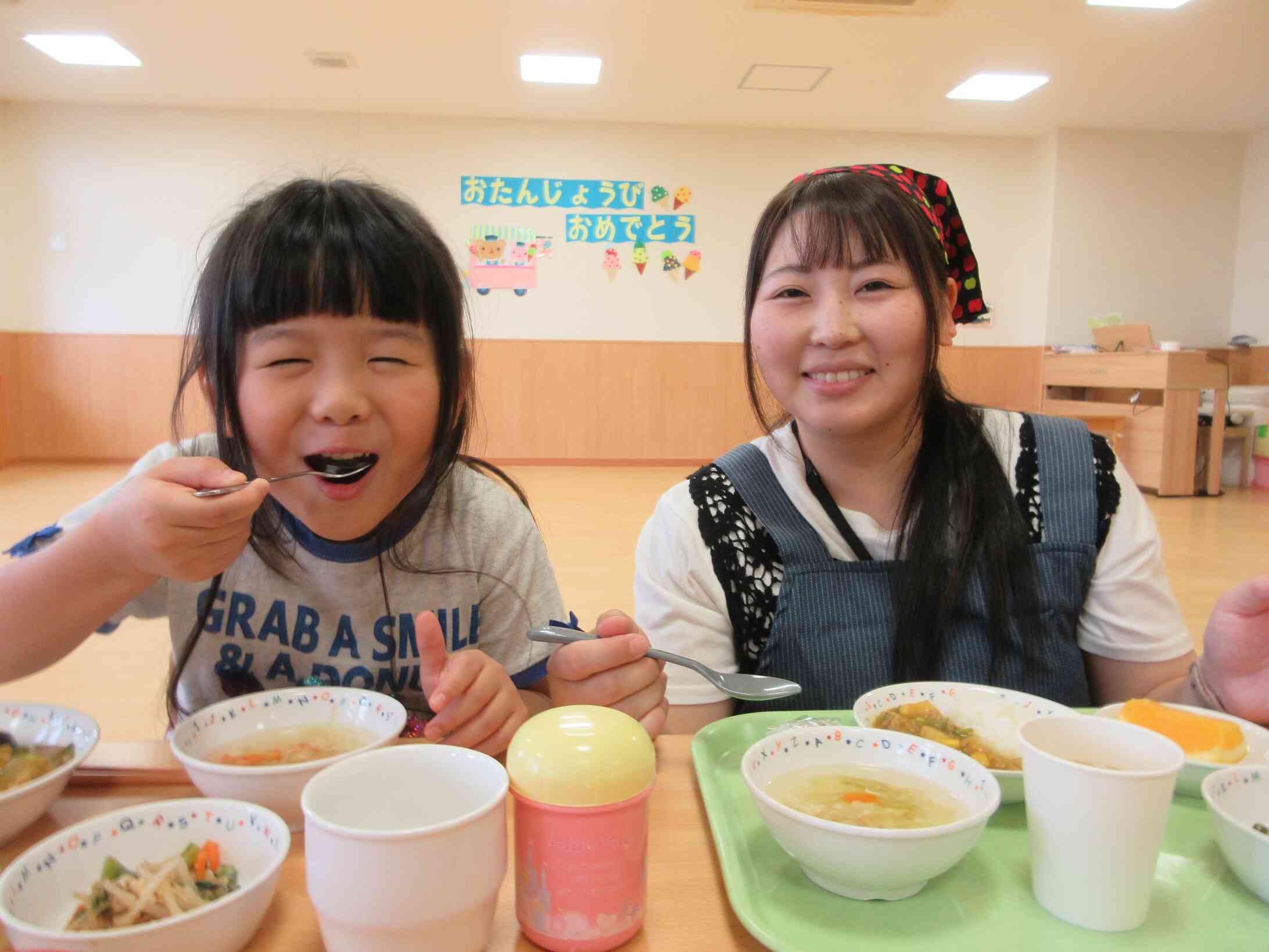 給食一緒に食べたよー！