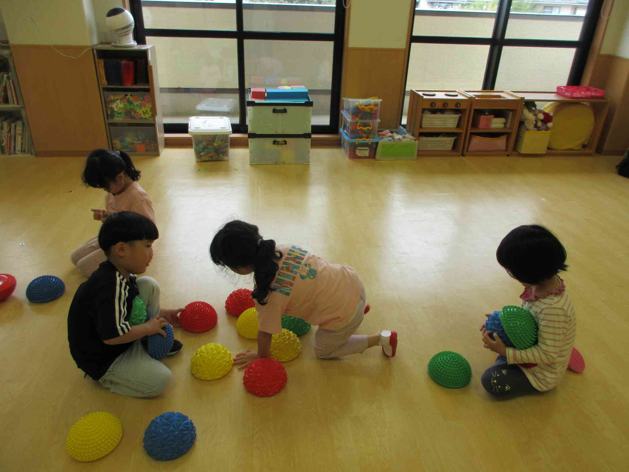 グループで話し合いながら…