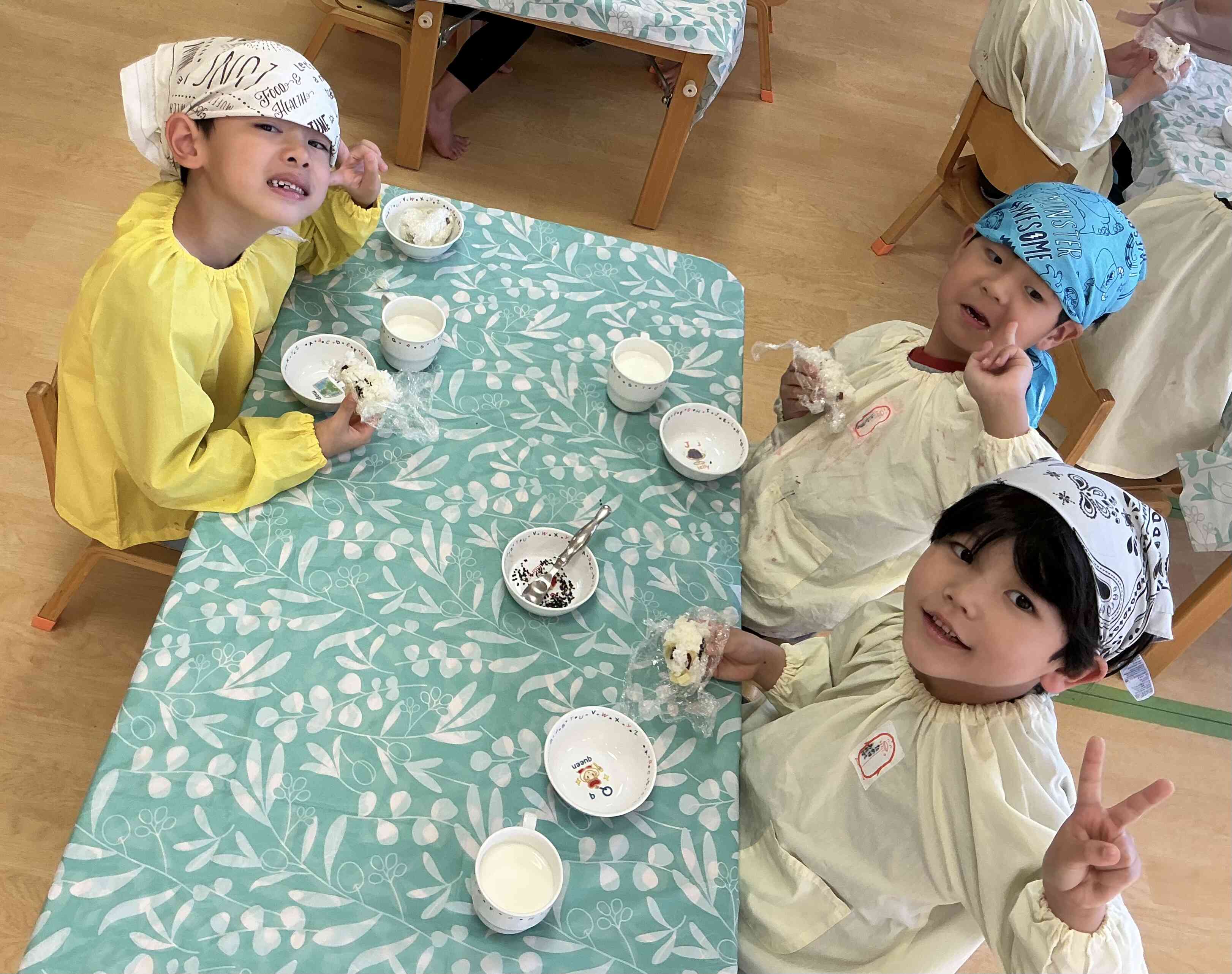 みんなで一緒に握って食べるとおいしい！