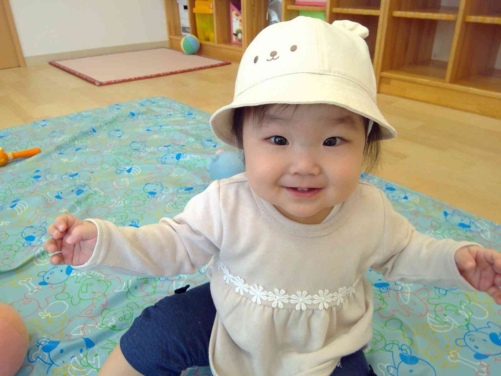 帽子を被ってお散歩に行ってきまーす！