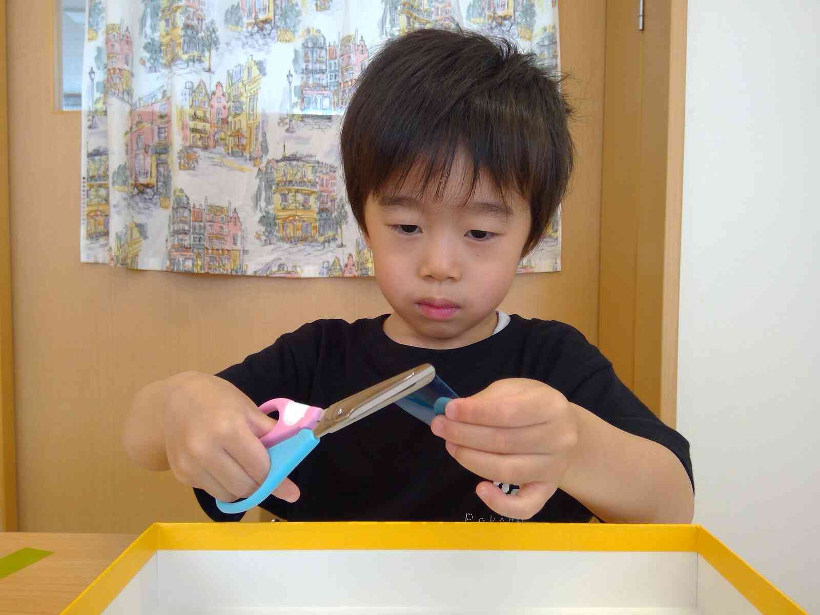 傘の製作（3歳児・りす組）