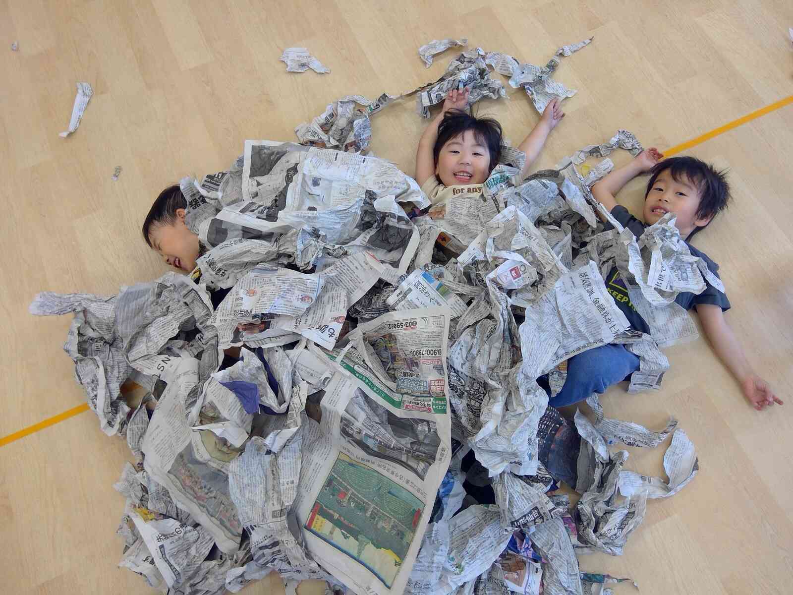 新聞紙に埋もれちゃった