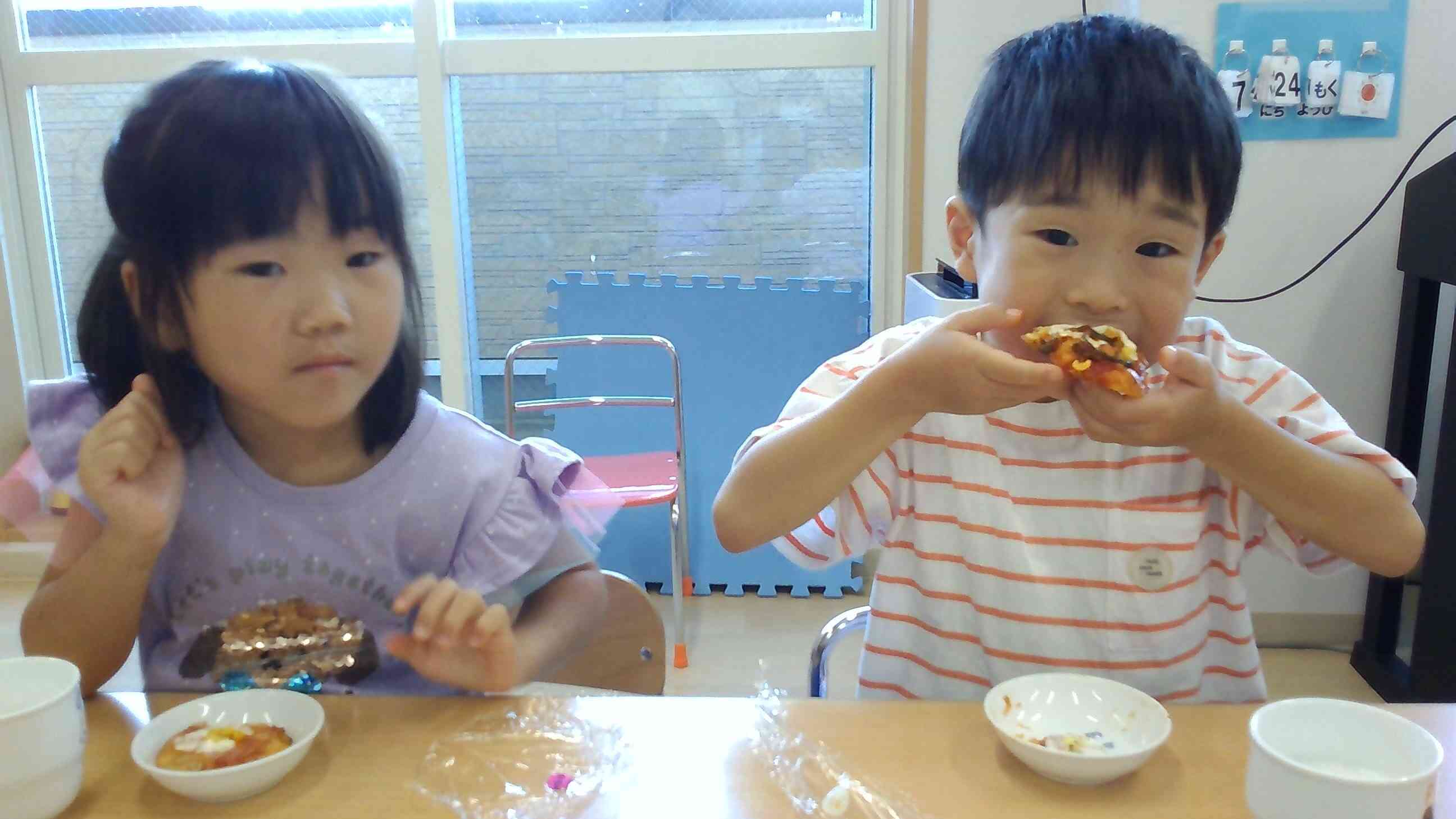 自分で作ったピザをみんなで美味しく食べたよ