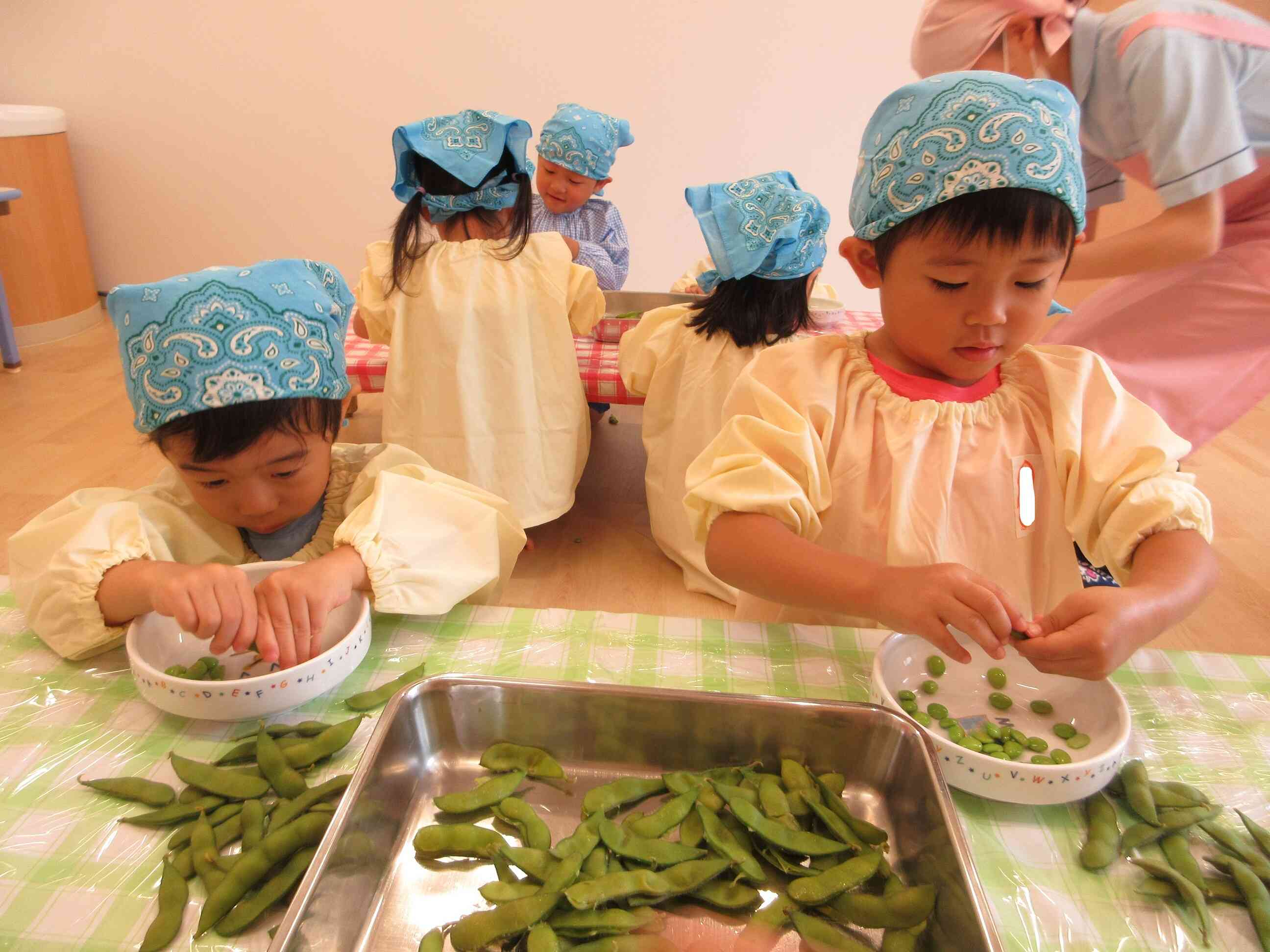 食育「ずんだ作り」（りす組・3歳児）