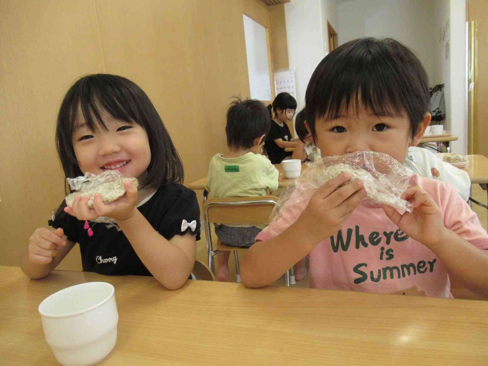 自分で握ったおにぎりおいしいね♡