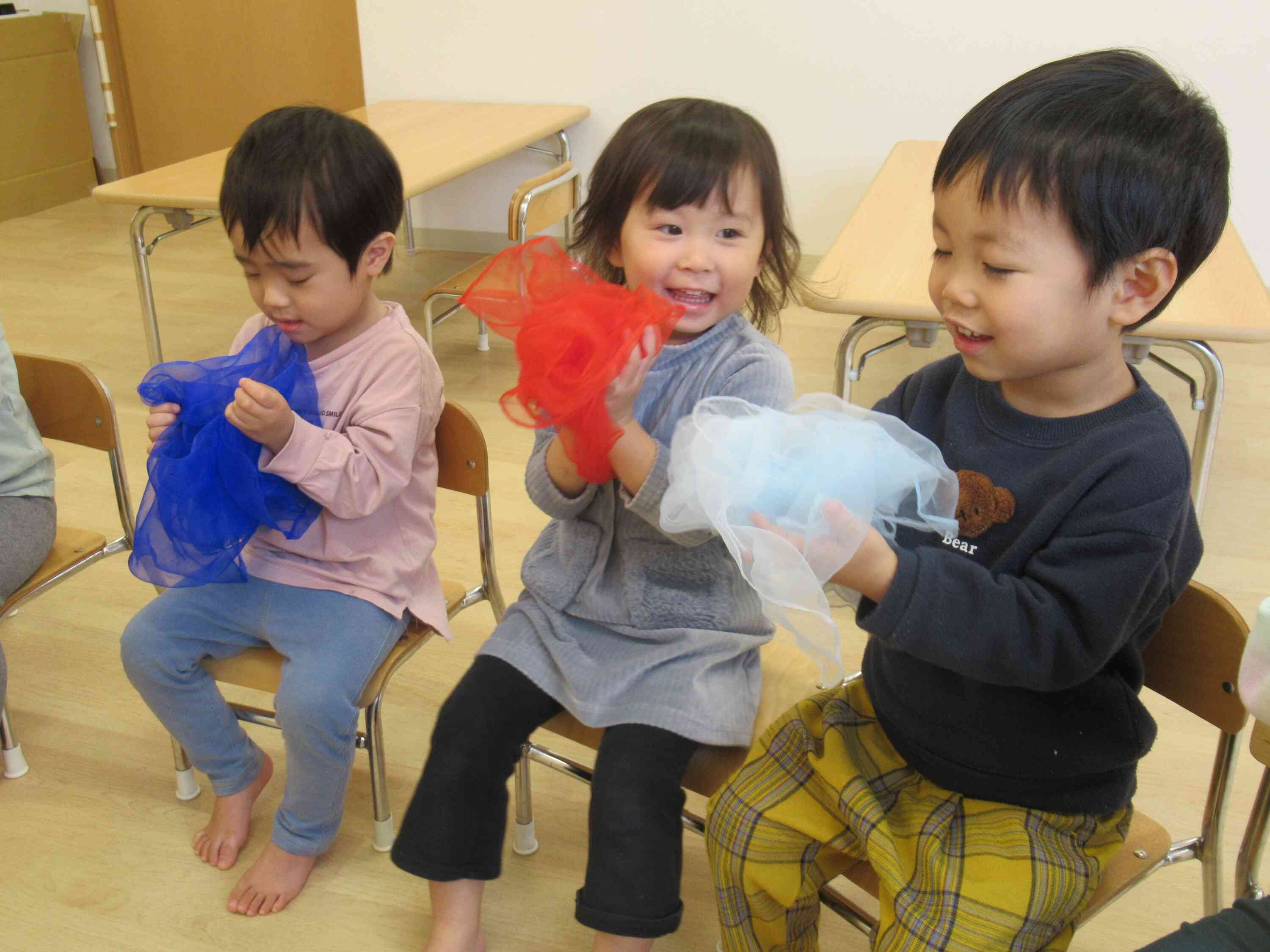 シフォン遊びも楽しいね。