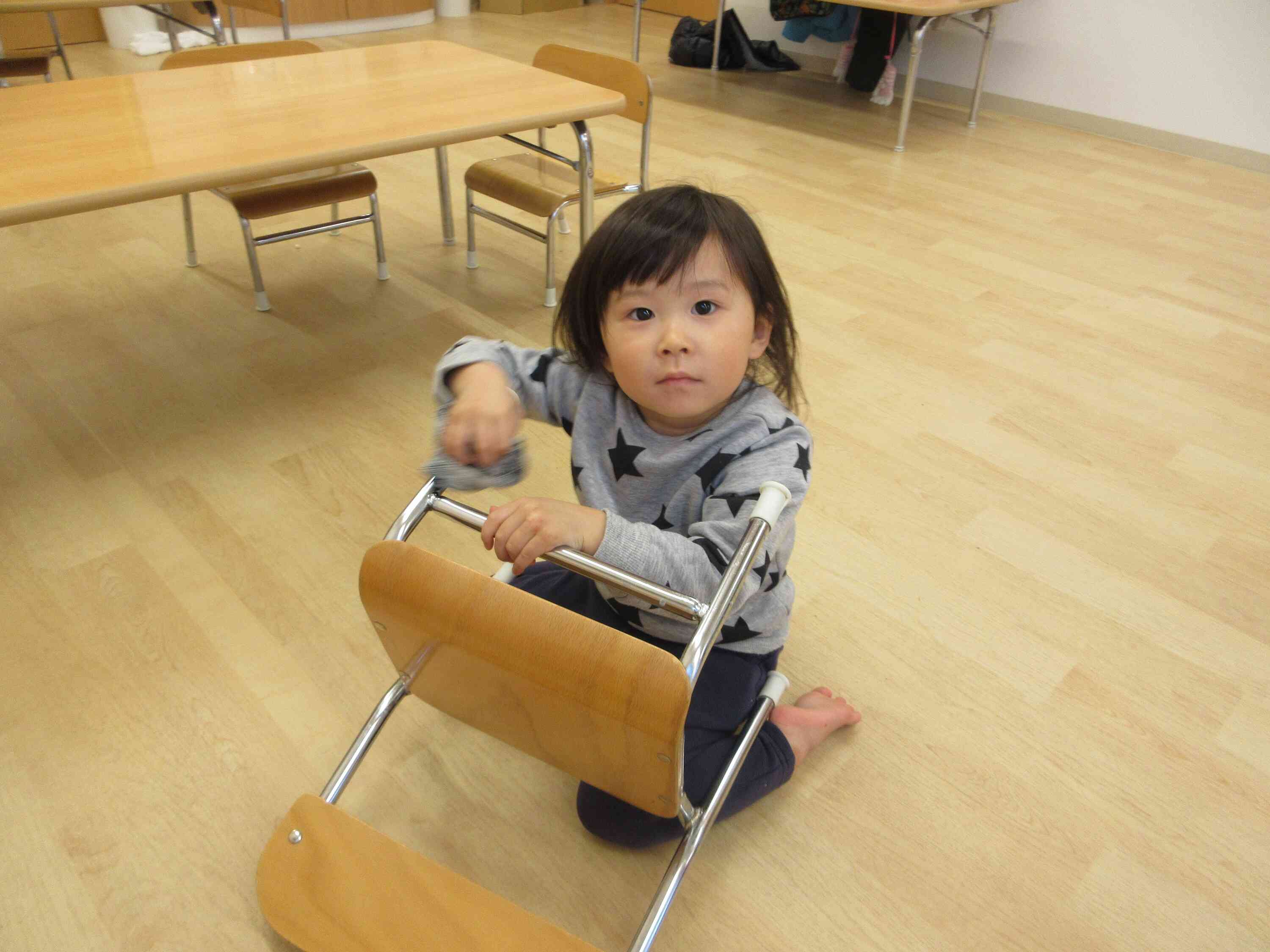 お手伝い、がんばるぞ！（うさぎ組 2歳児）