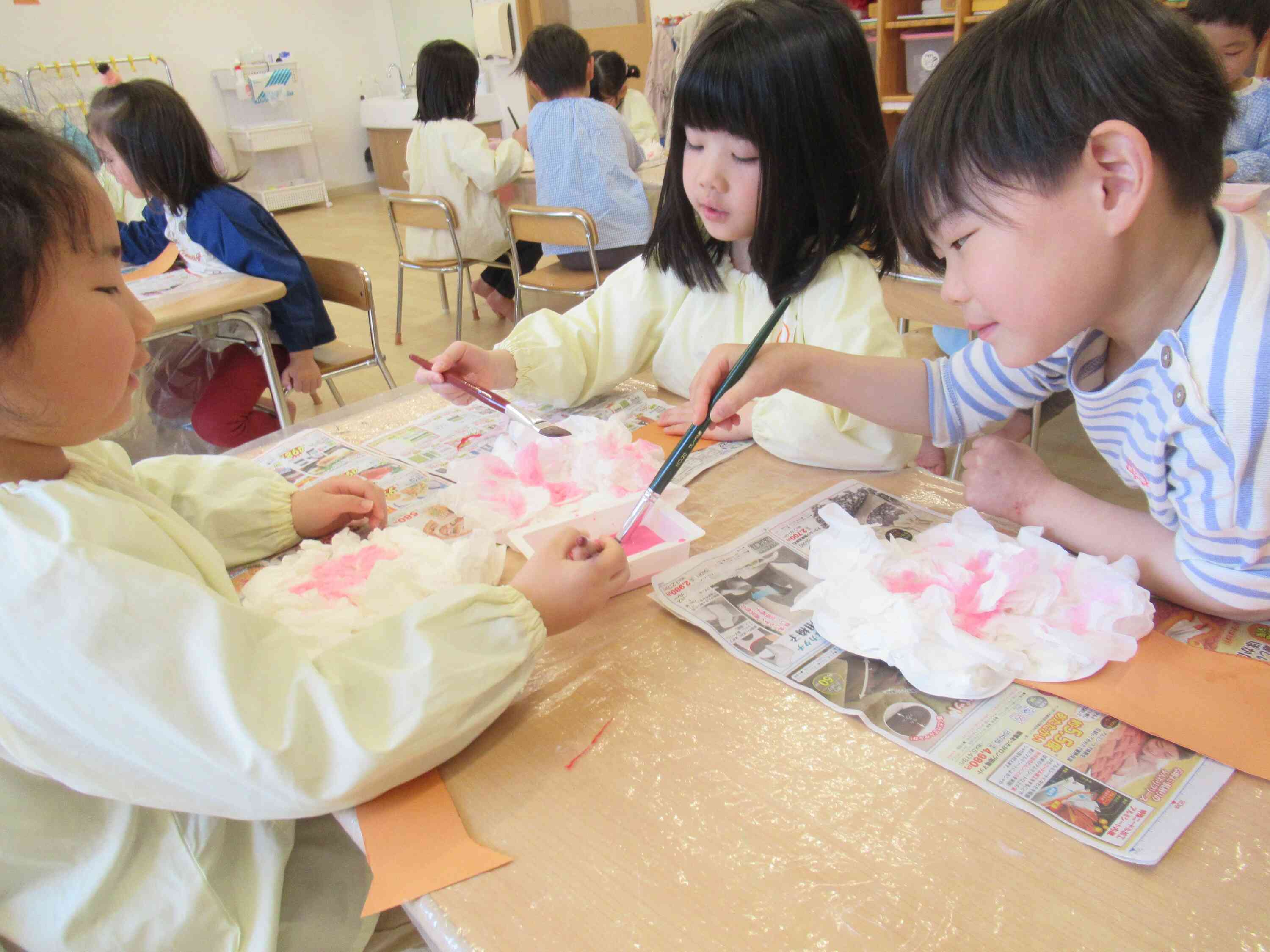 絵の具のピンクが広がっていくのがおもしろいね！