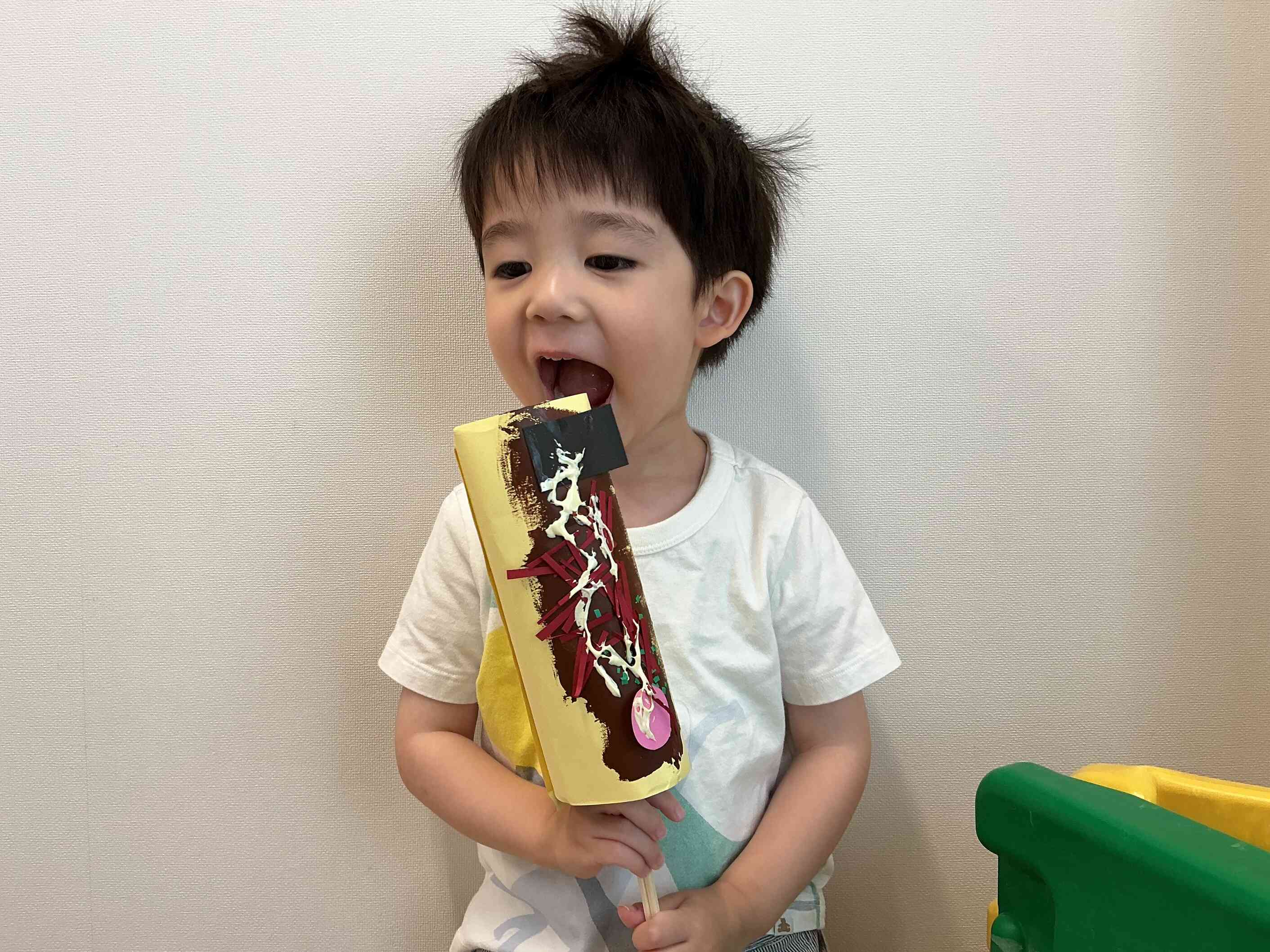 ソースを塗ってトッピングするよ！