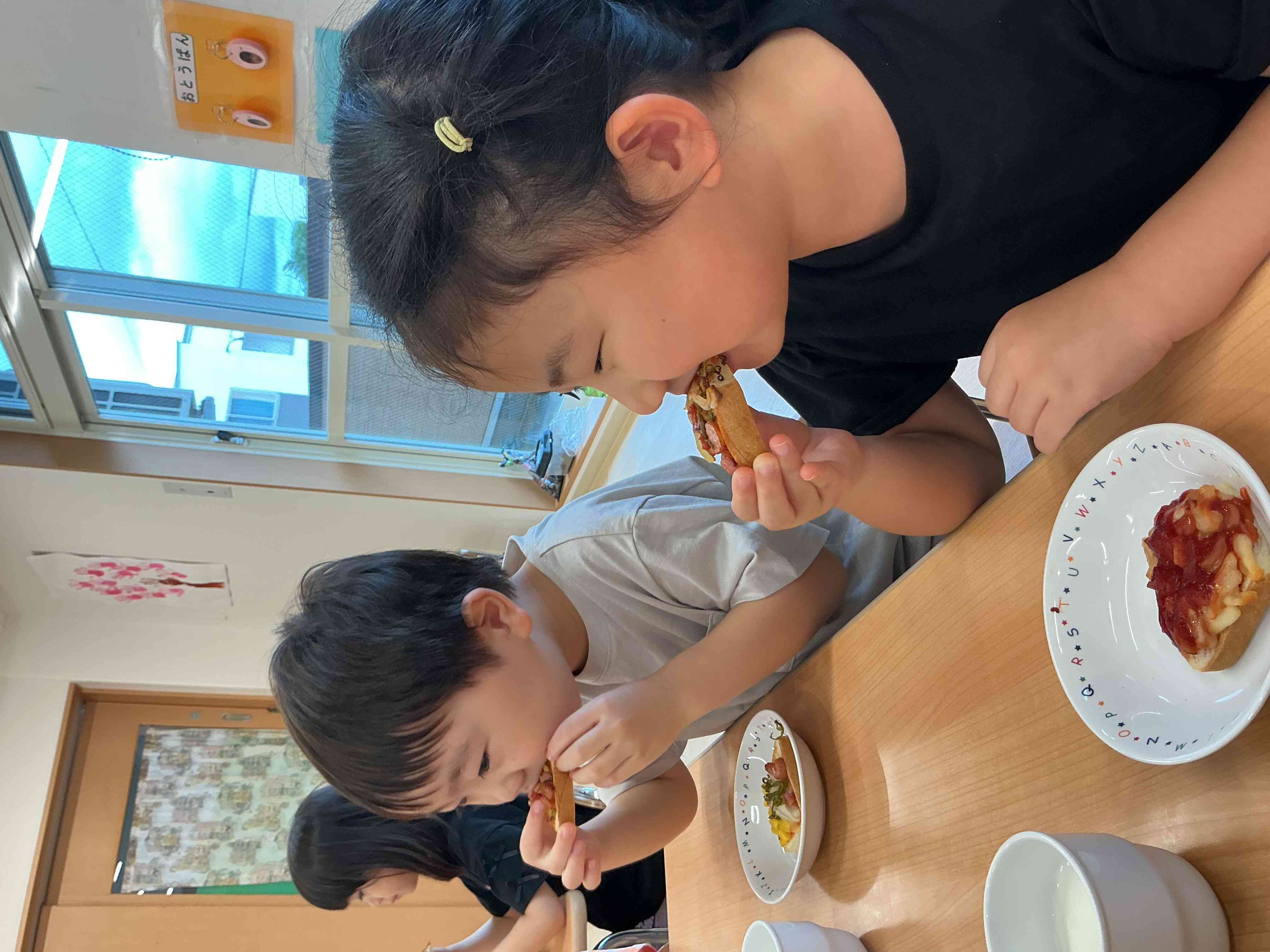 大きな一口、パクッ♪