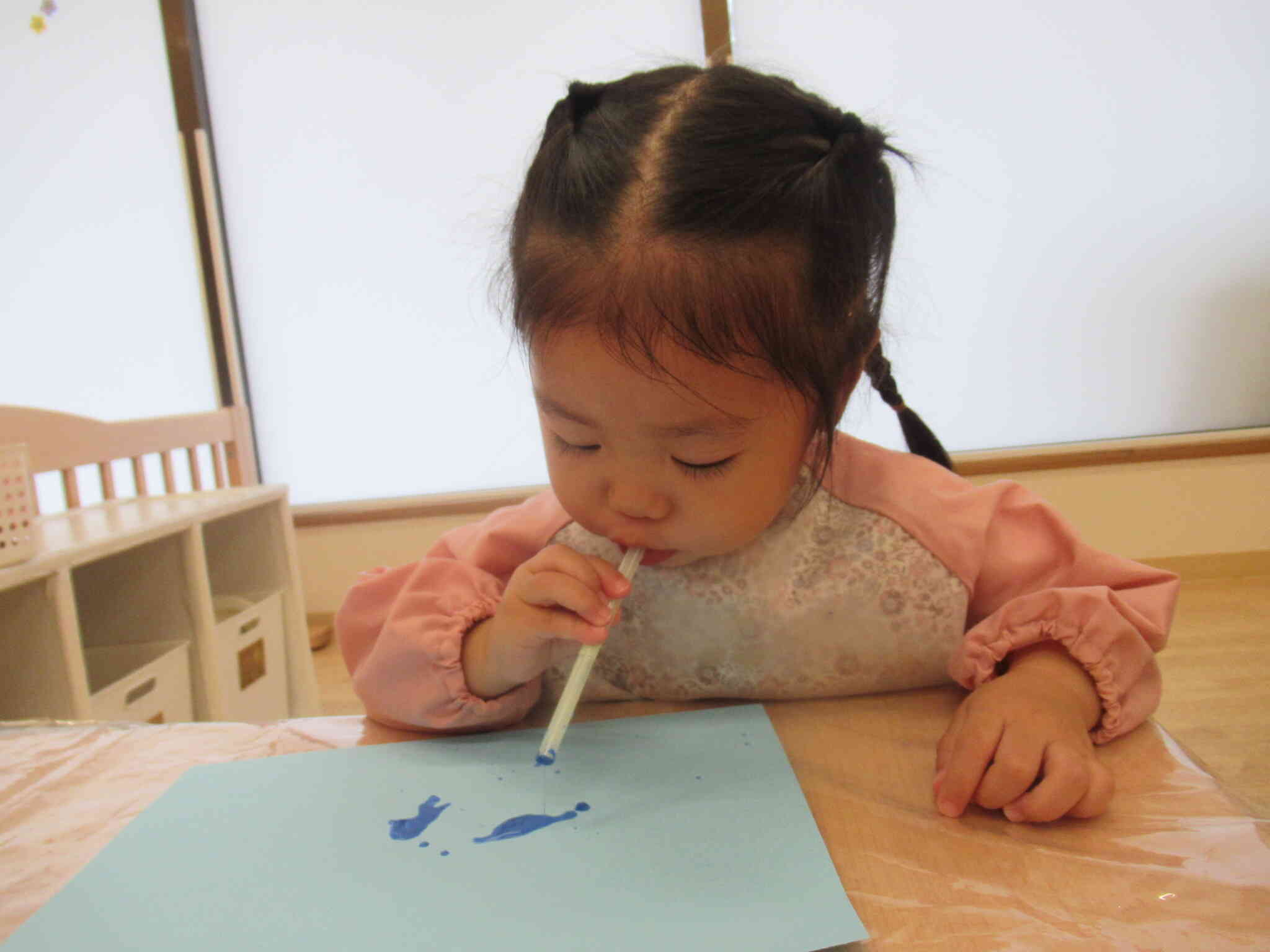 吹き絵製作（2歳児）