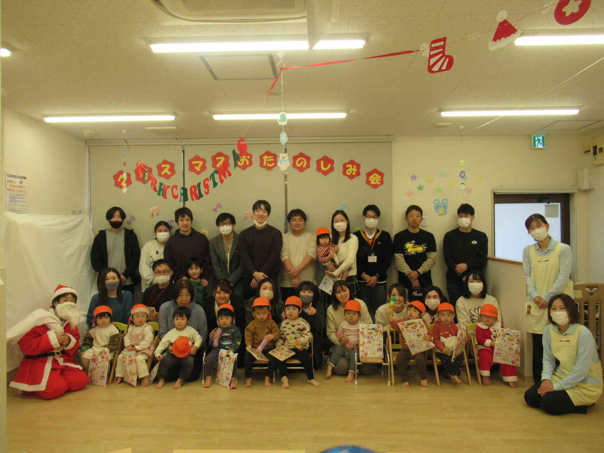 サンタさんと一緒に写真撮影したよ！