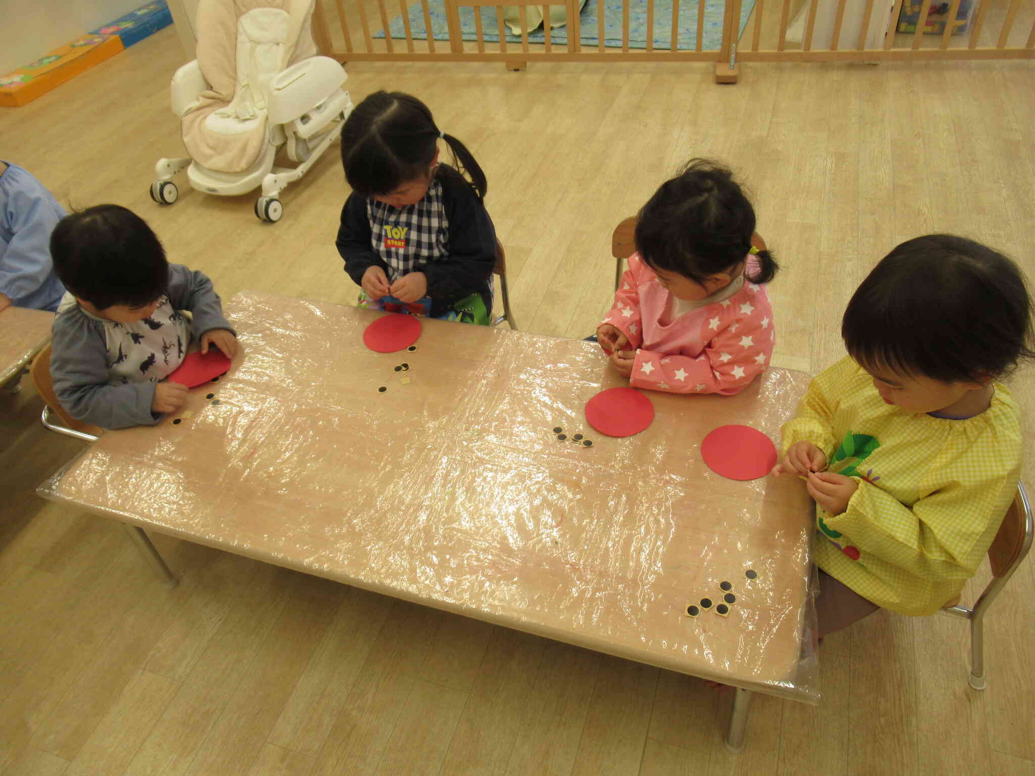 てんとう虫製作（２歳児）