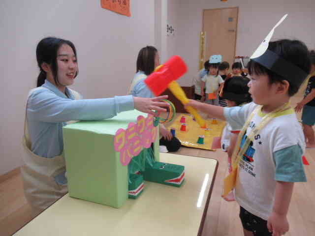 どこから出てくるかな？