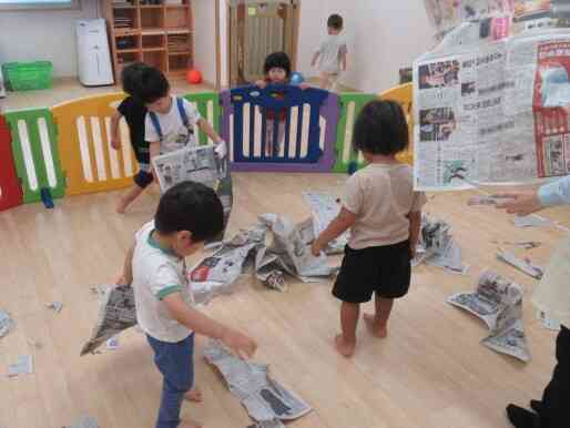 みんなで新聞紙遊びもしたよ！