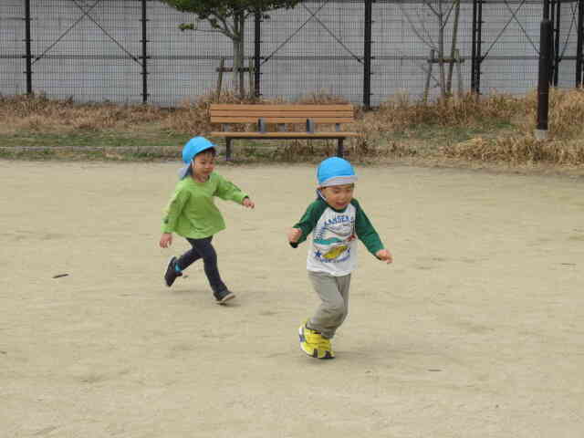 公園で遊んだよ。