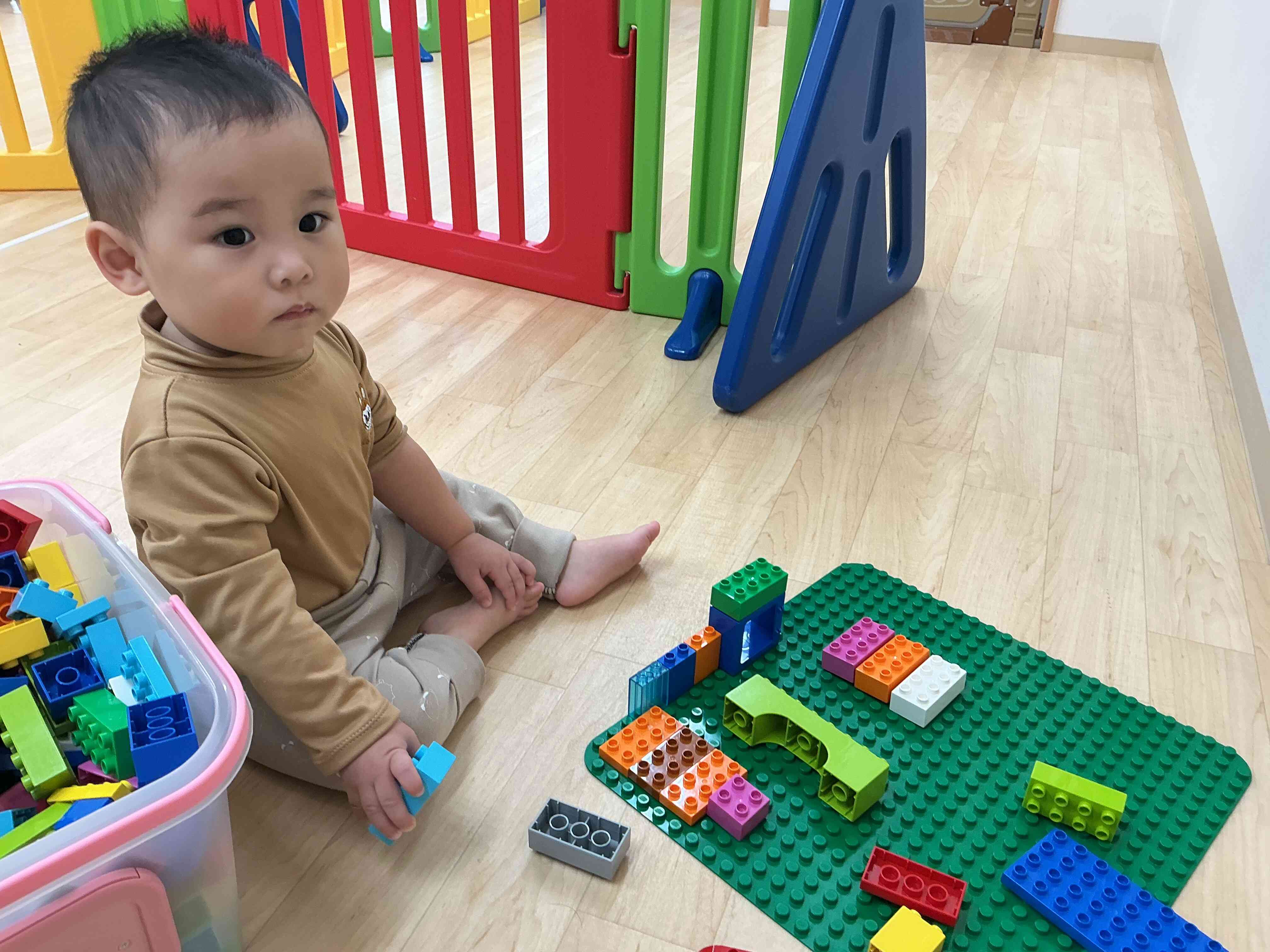 レゴ遊びも楽しいよ!上手に作れるようになったあひる組さんはです。