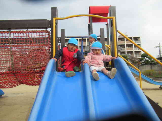 一緒にすべろ～～とお友だちと滑りました。