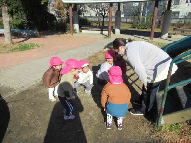 寒いからね。遊ぶ前の準備体操は大事です。