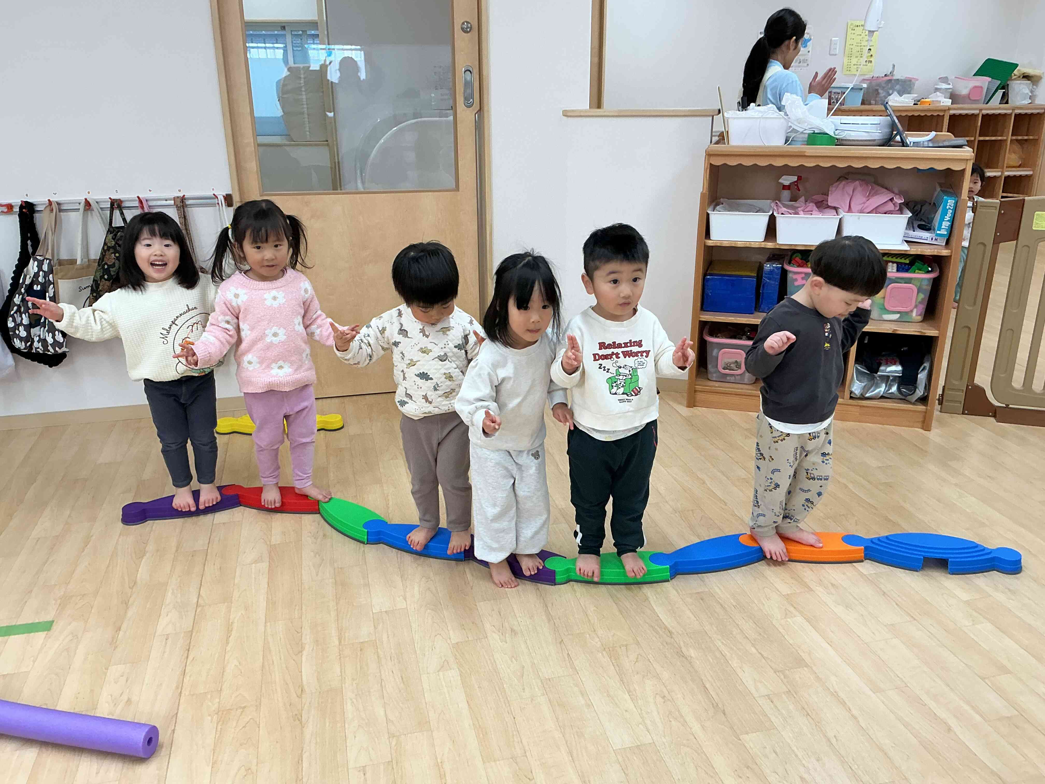 みんなでバランスをとって〜ピース!