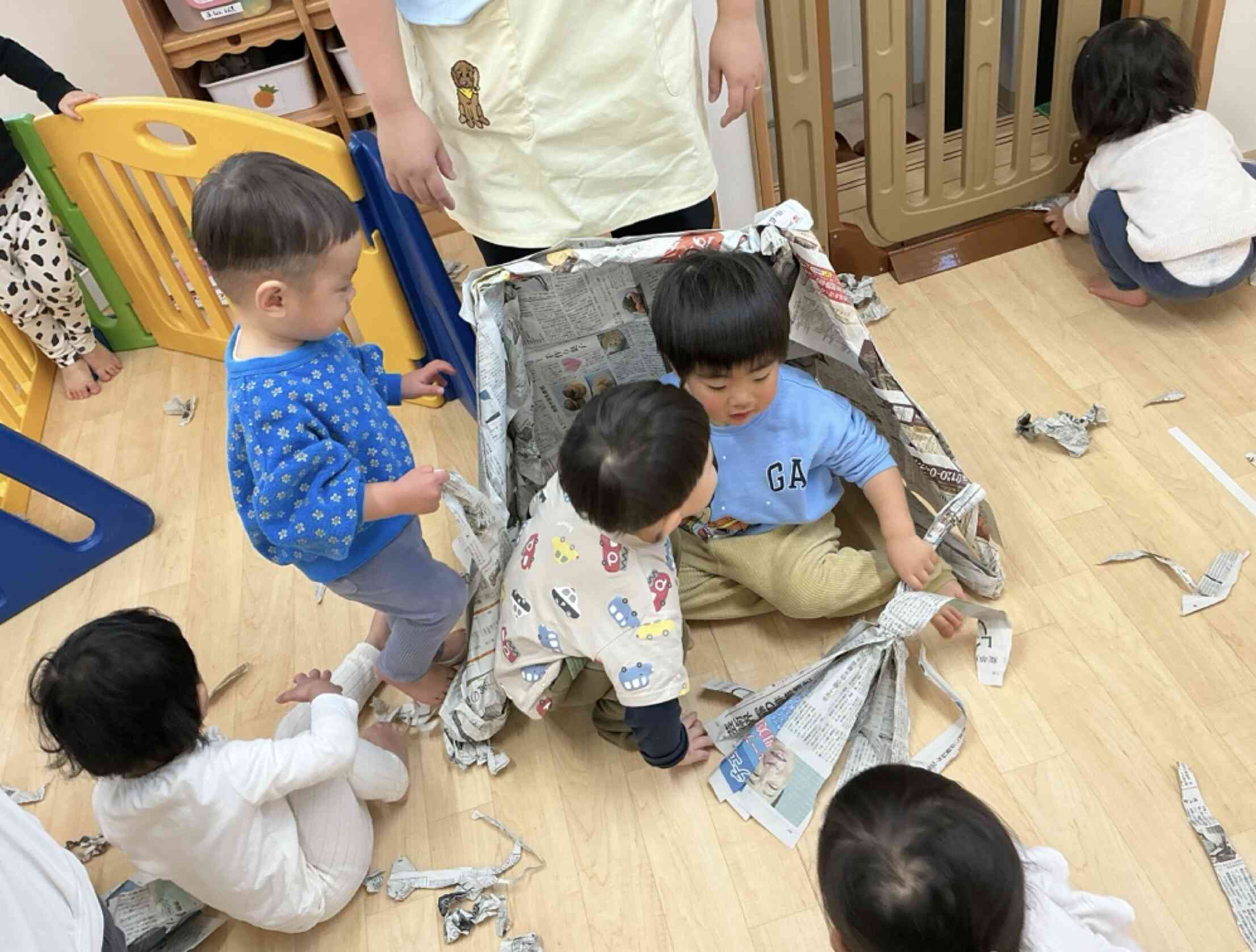 新聞紙のテントだー！