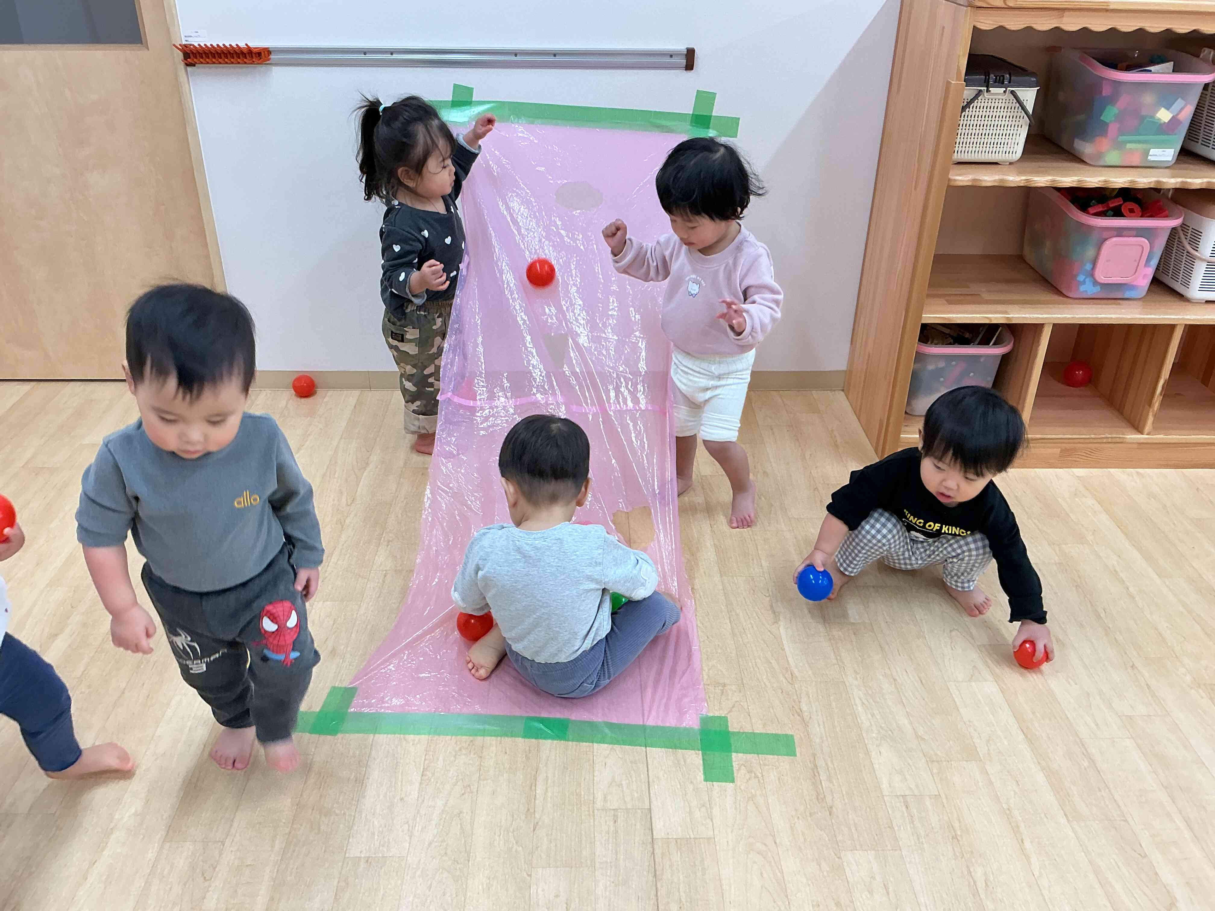 ポトンと落として遊んだりもしました。