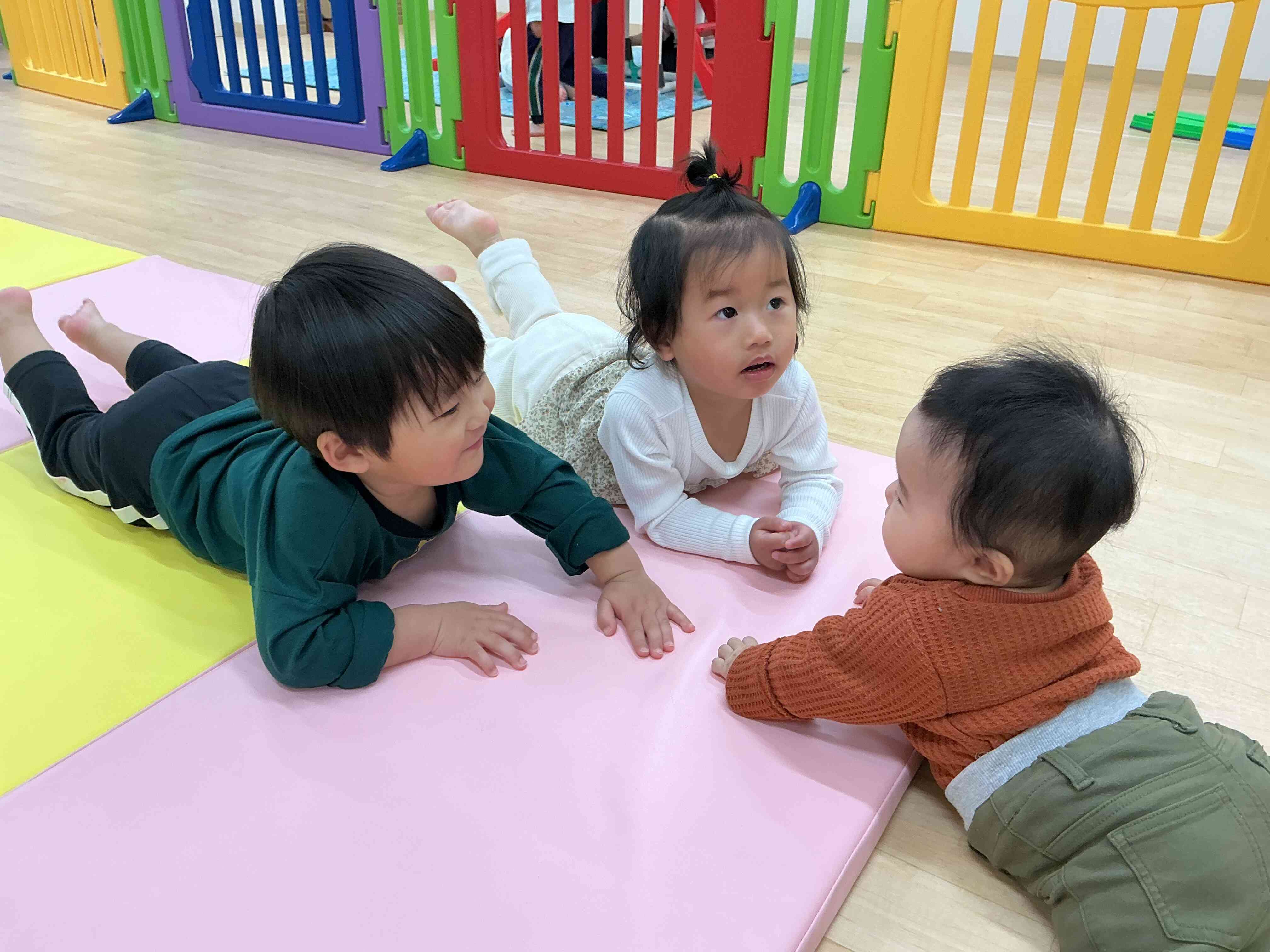 お部屋でもいっぱい遊んでいますよ！