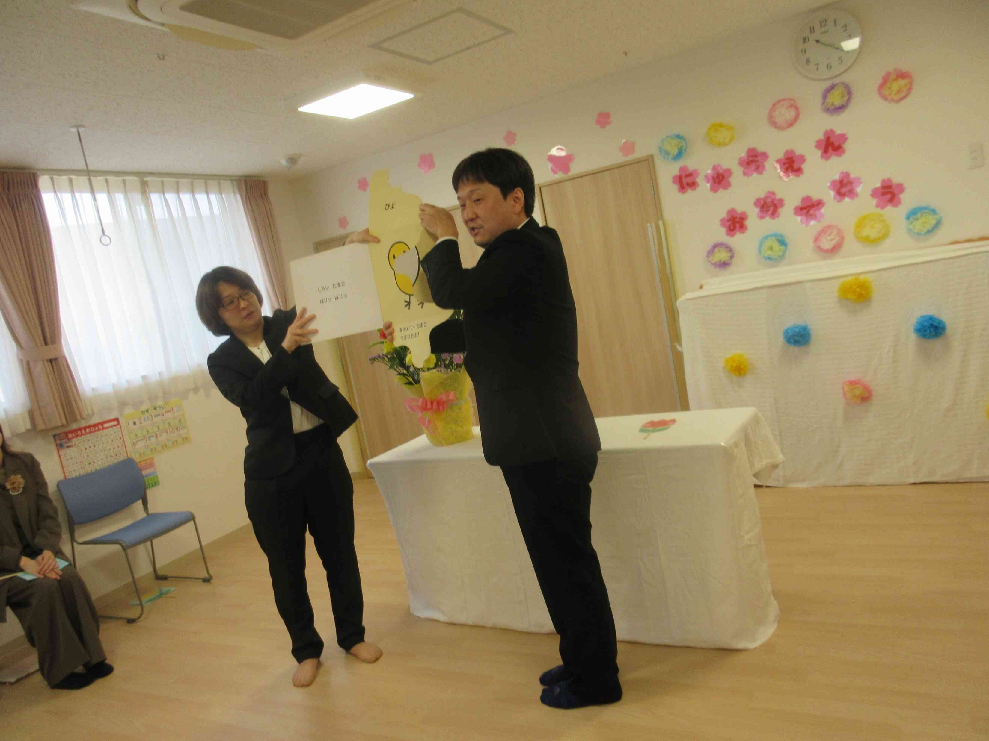 先生が大型絵本を読んでくれました!