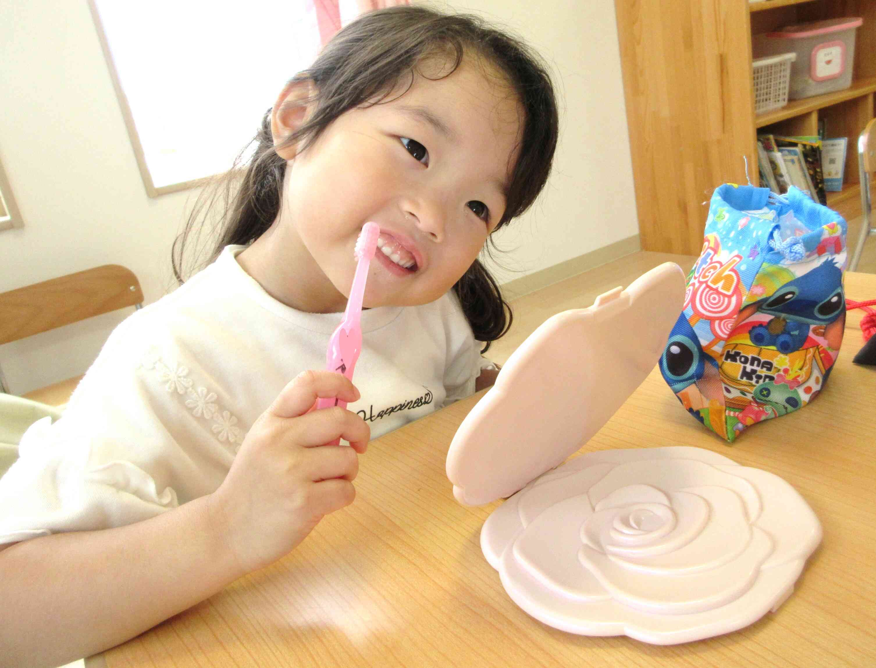 歯ブラシの持ち方から、一緒にやってみよう!