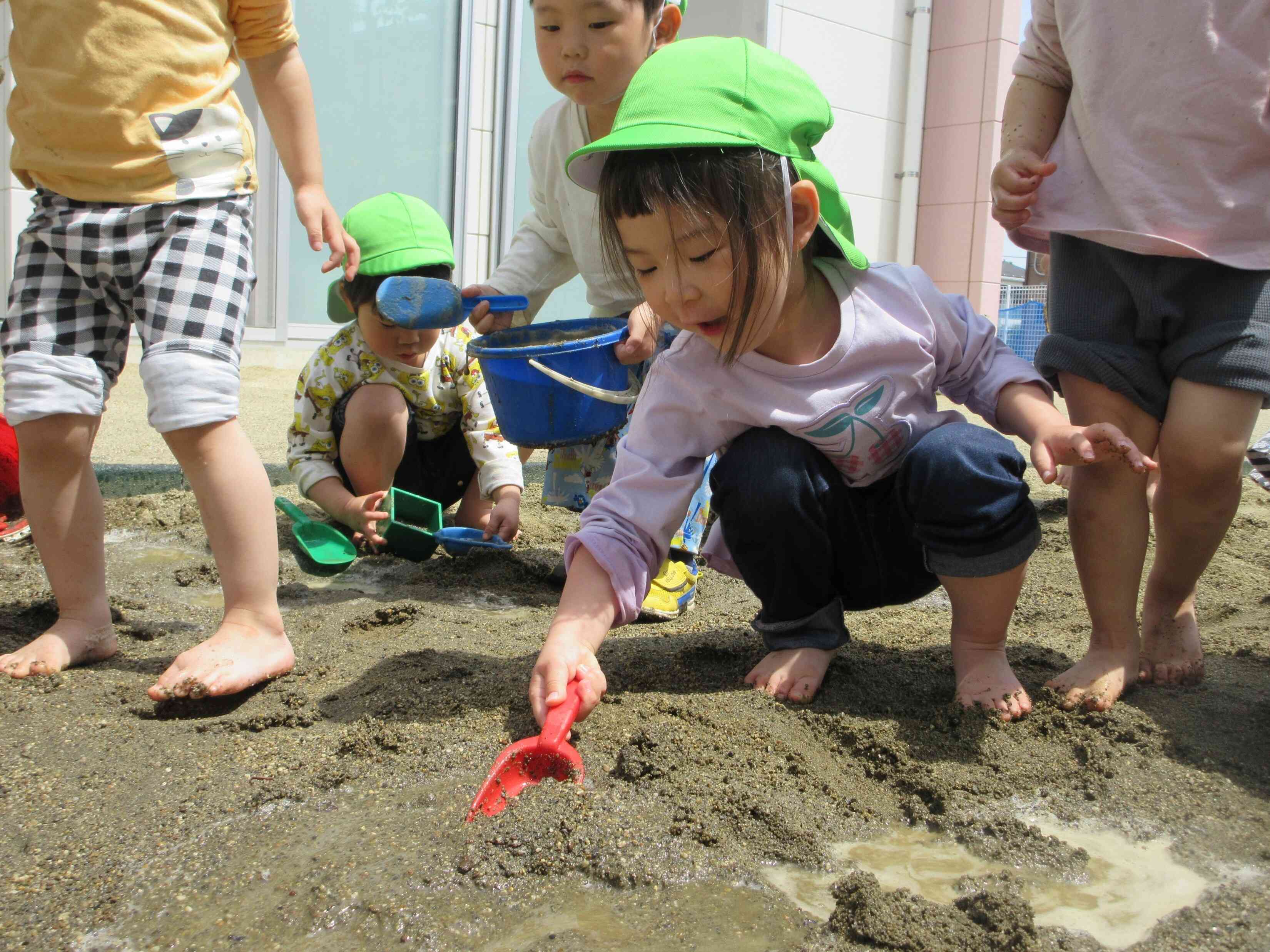 おもいっきり泥遊び～３歳児～