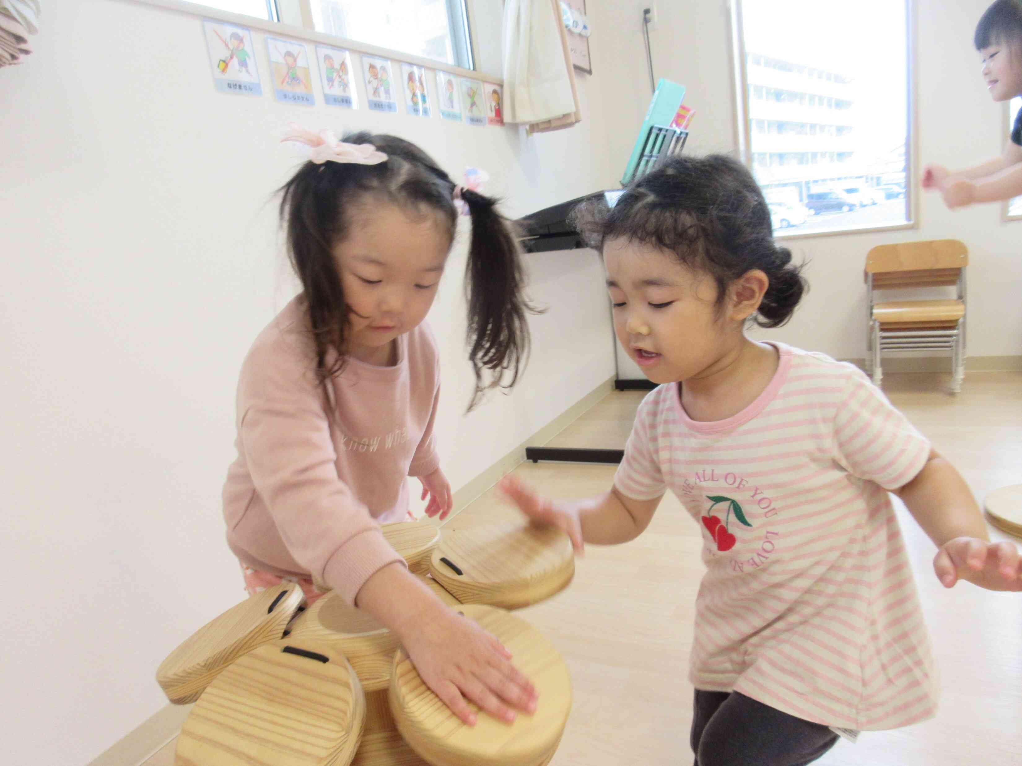 ３歳児～木製玩具で遊ぼう～