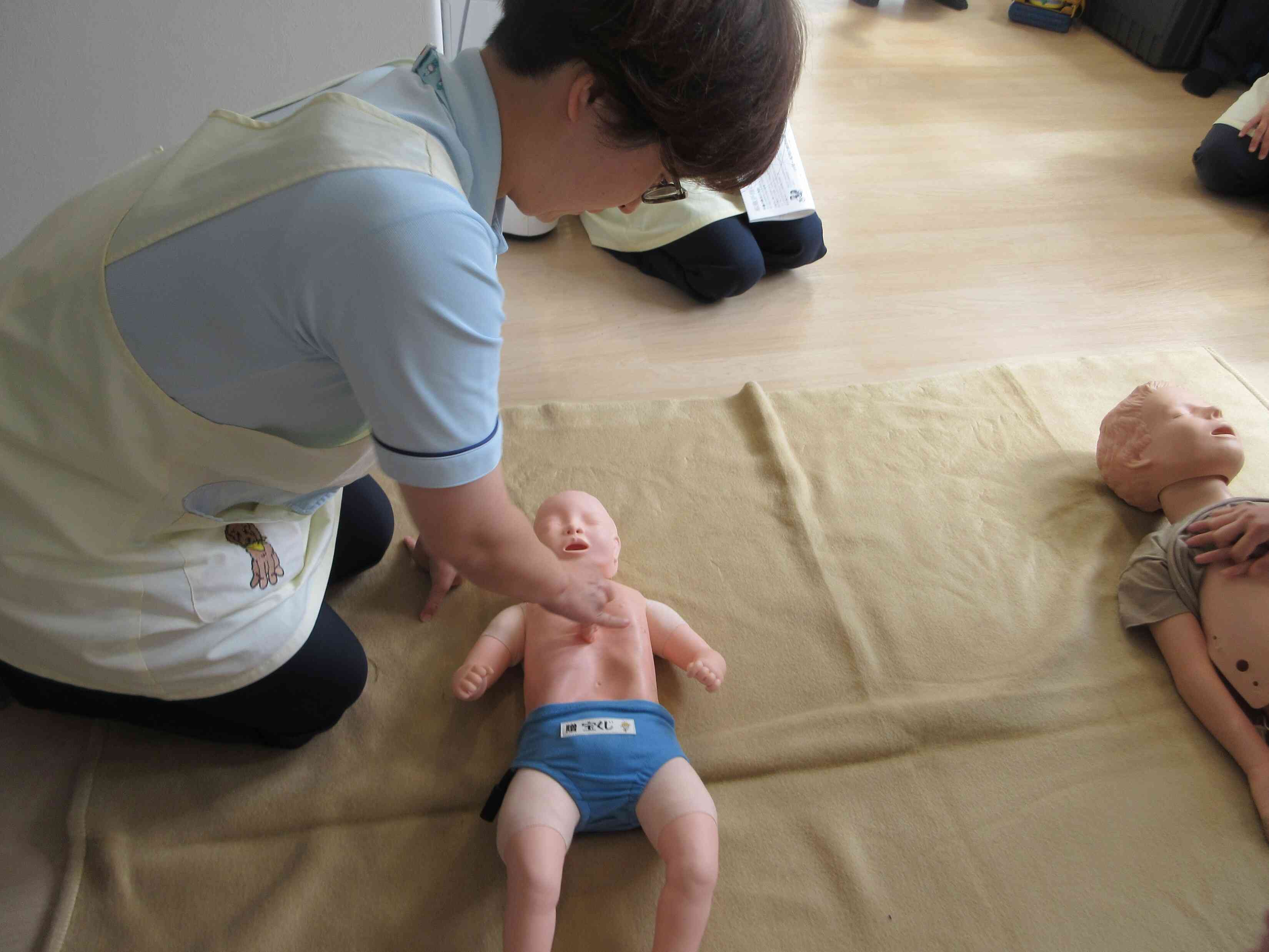 0歳児の心肺蘇生のやり方