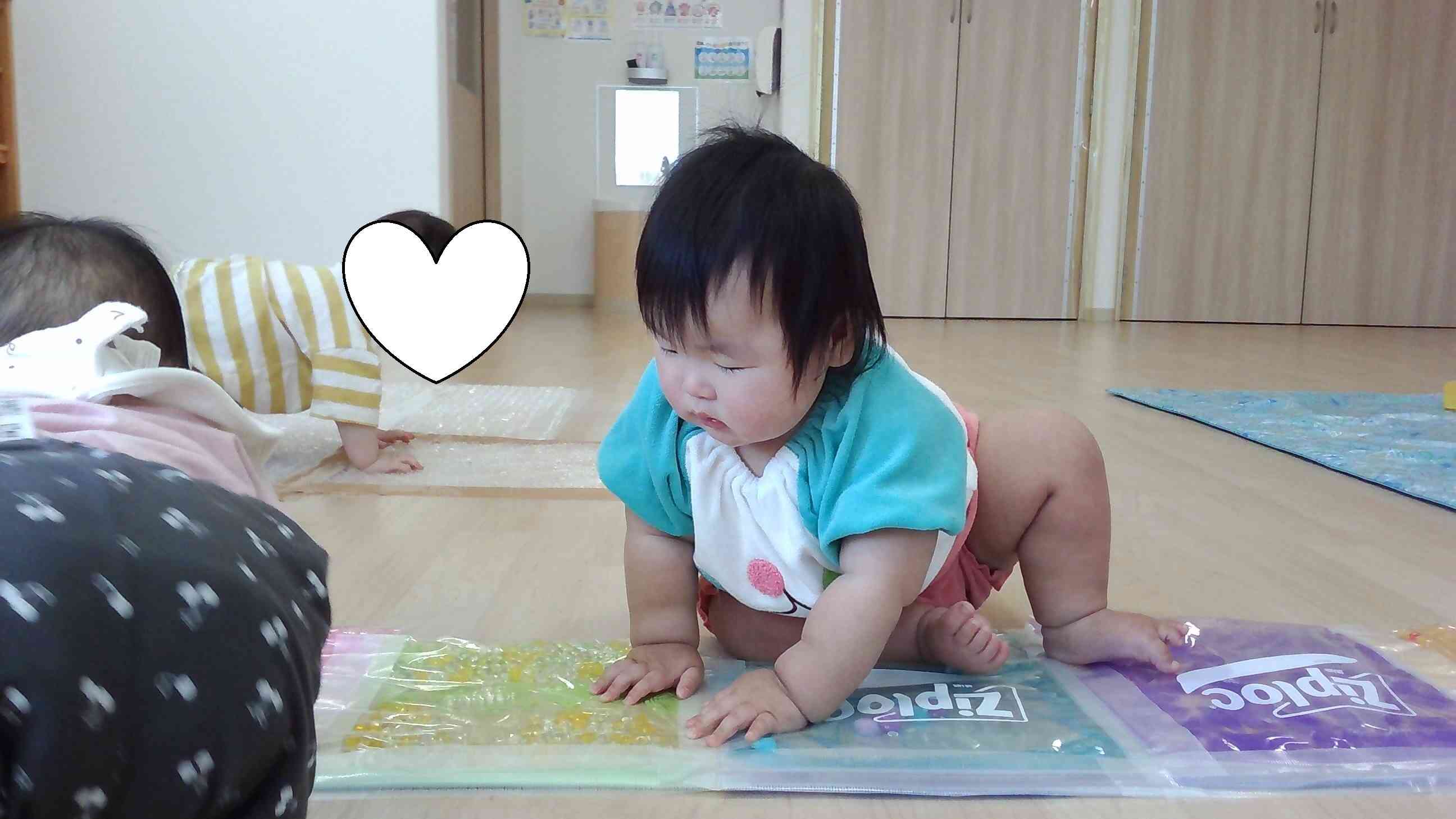 ひよこ組(0歳児）活動の様子