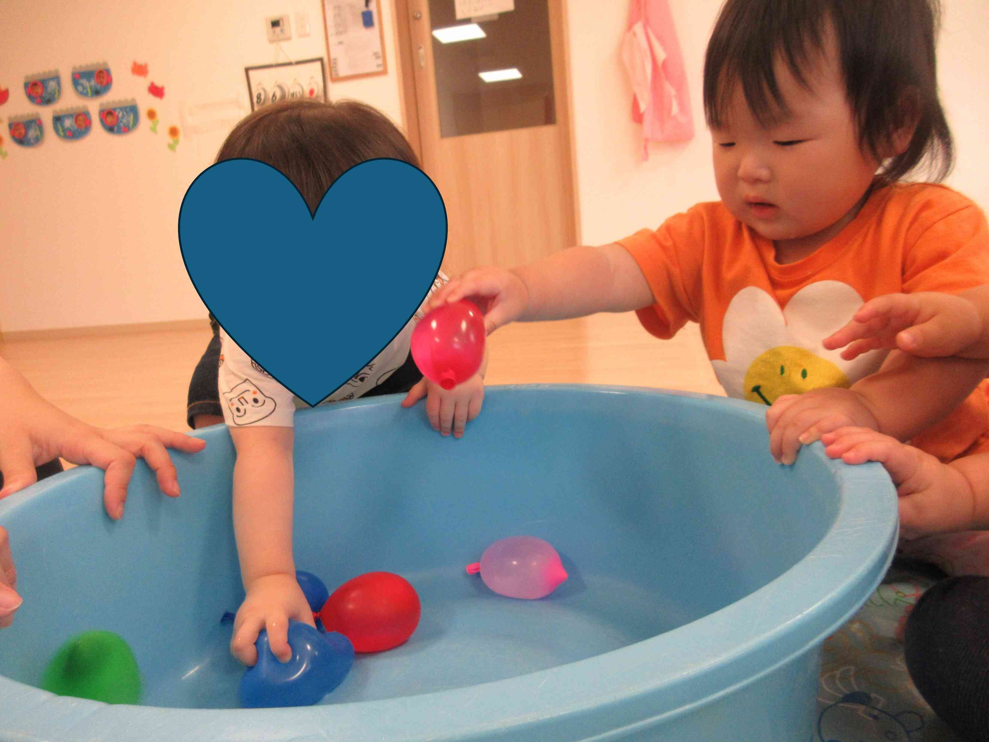 水風船遊びに大興奮!