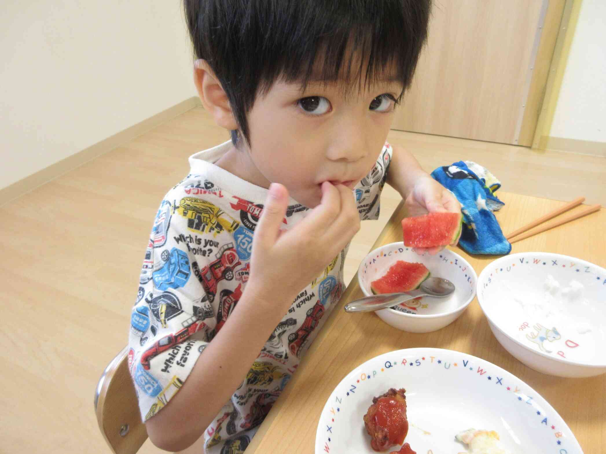 お給食のスイカおいしいね☆