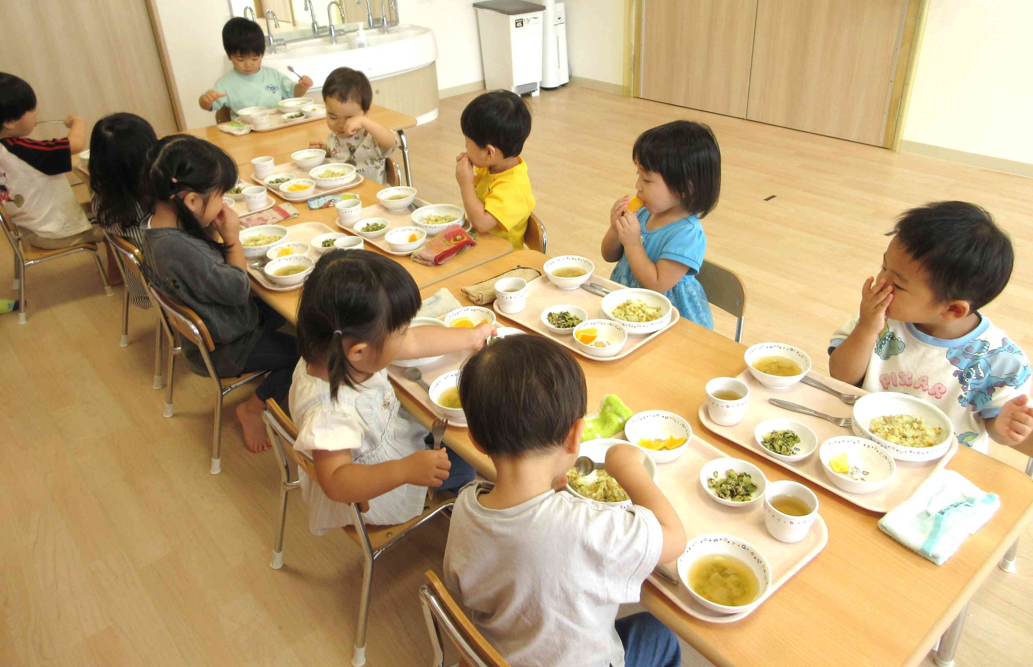 みんなでおしゃべりしながら食べると美味しいね☆
