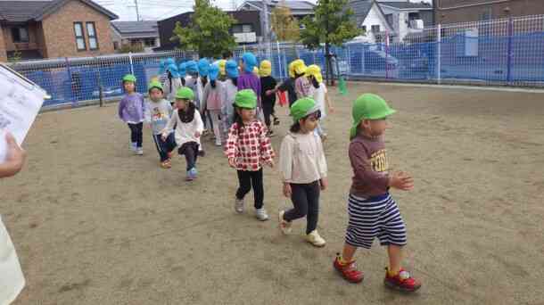 「おにいちゃん・おねえちゃんみたいにあるくぞー♪」