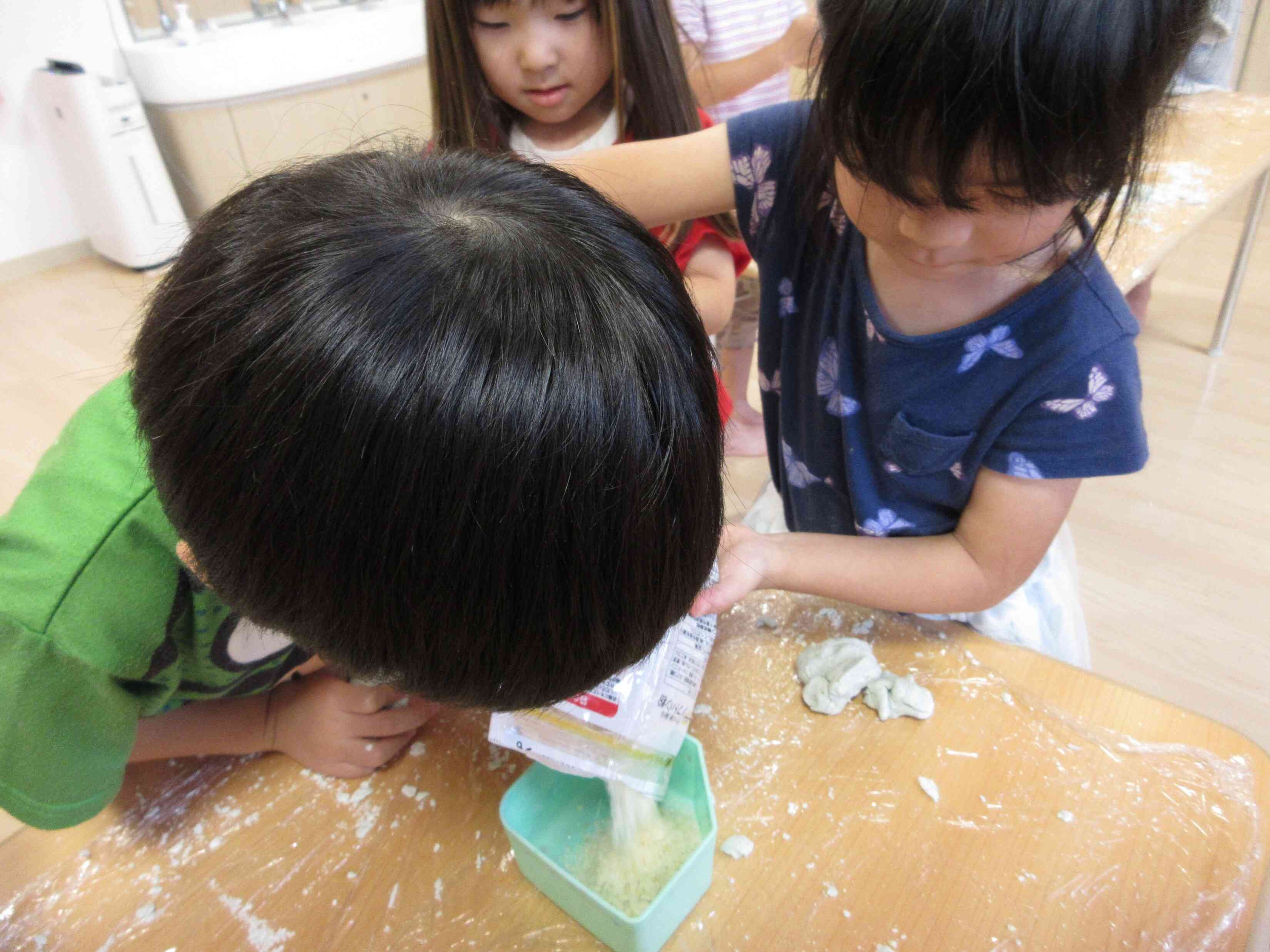 パン粉と小麦粉を使ってお料理!