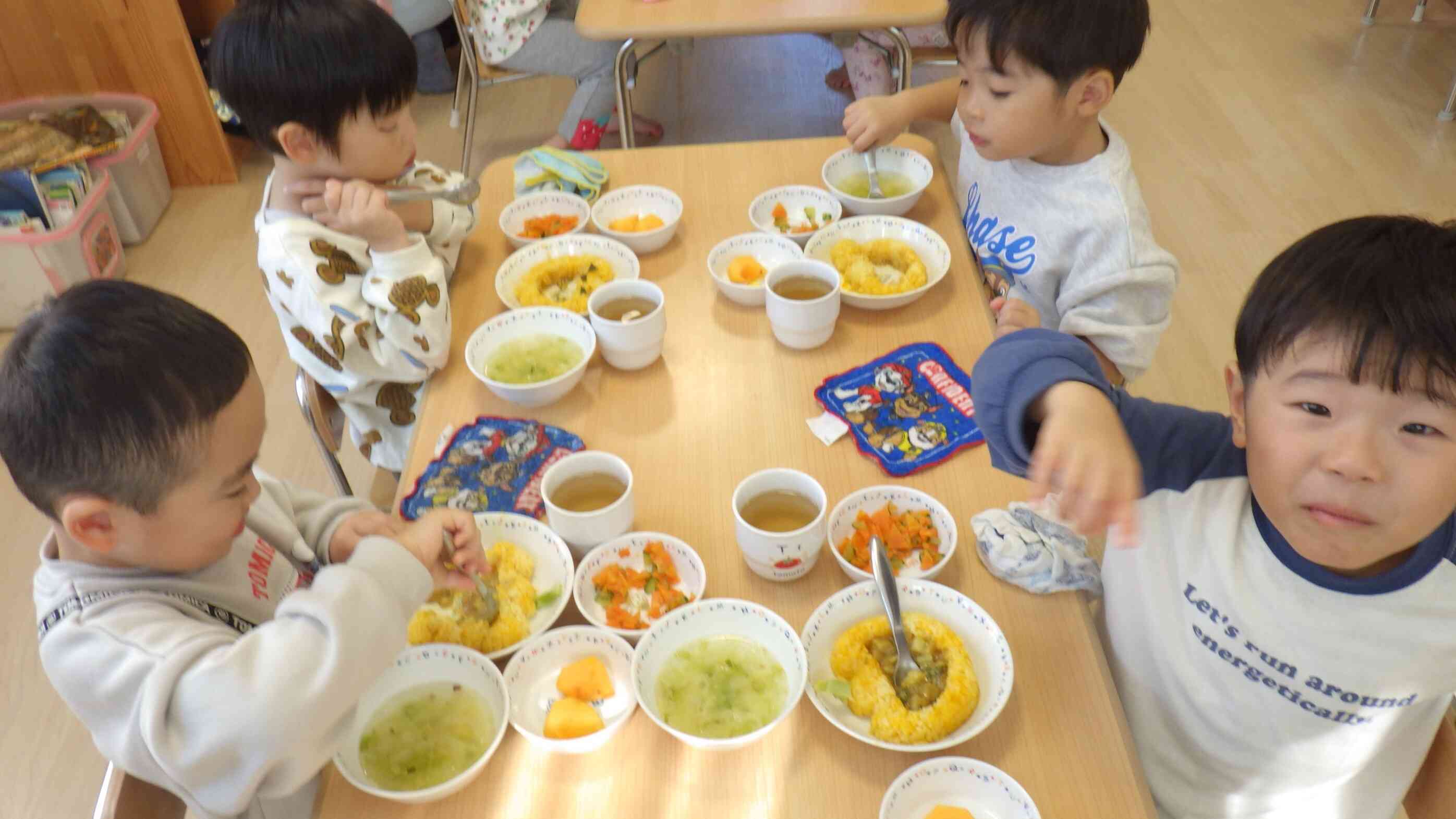 「ジャックオーランタンだー!」と、難しい名前もスラスラ出てくる子供たちです。